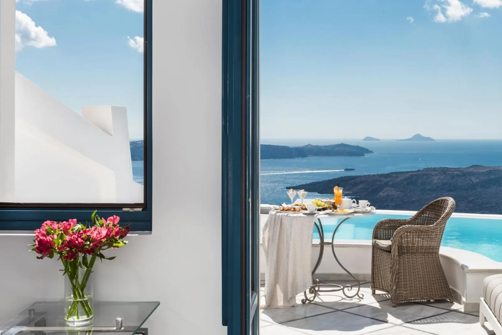 Seating area in Anteliz Suites