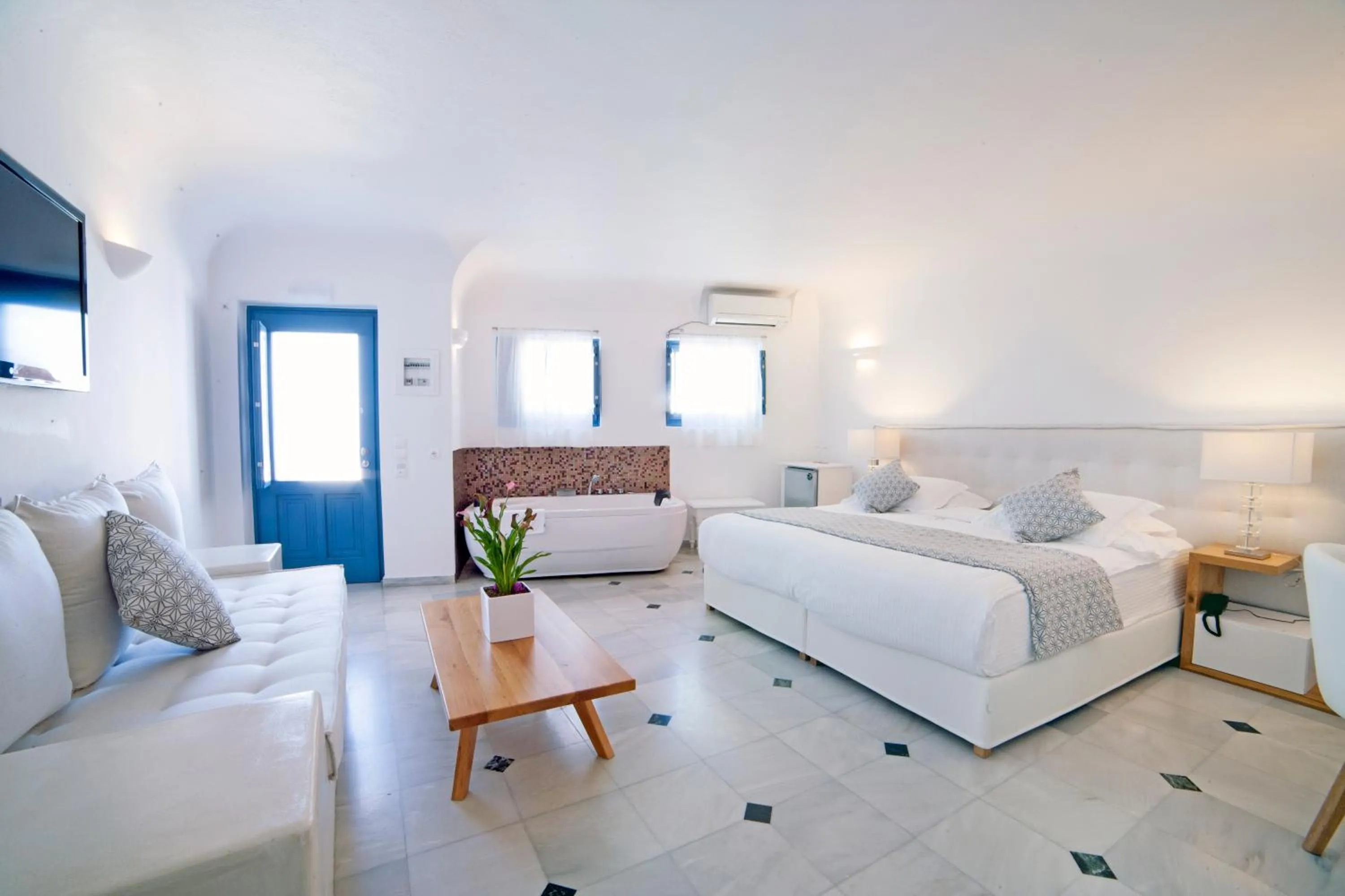 Seating area, Bed in Anteliz Suites