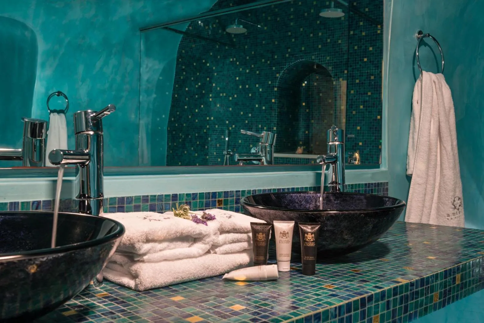 Bathroom in Anteliz Suites