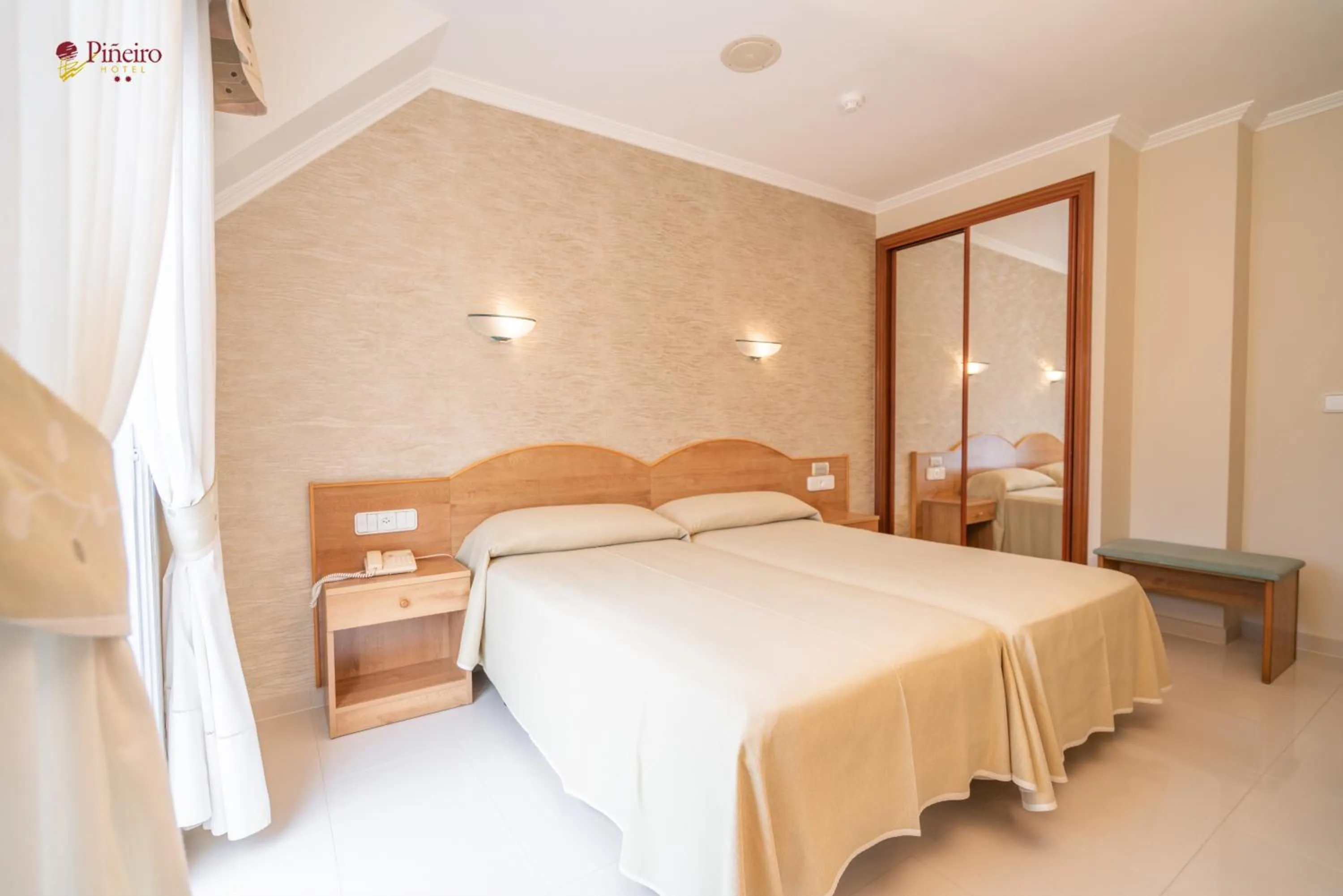 Bed in Hotel Piñeiro 2 Estrellas Superior