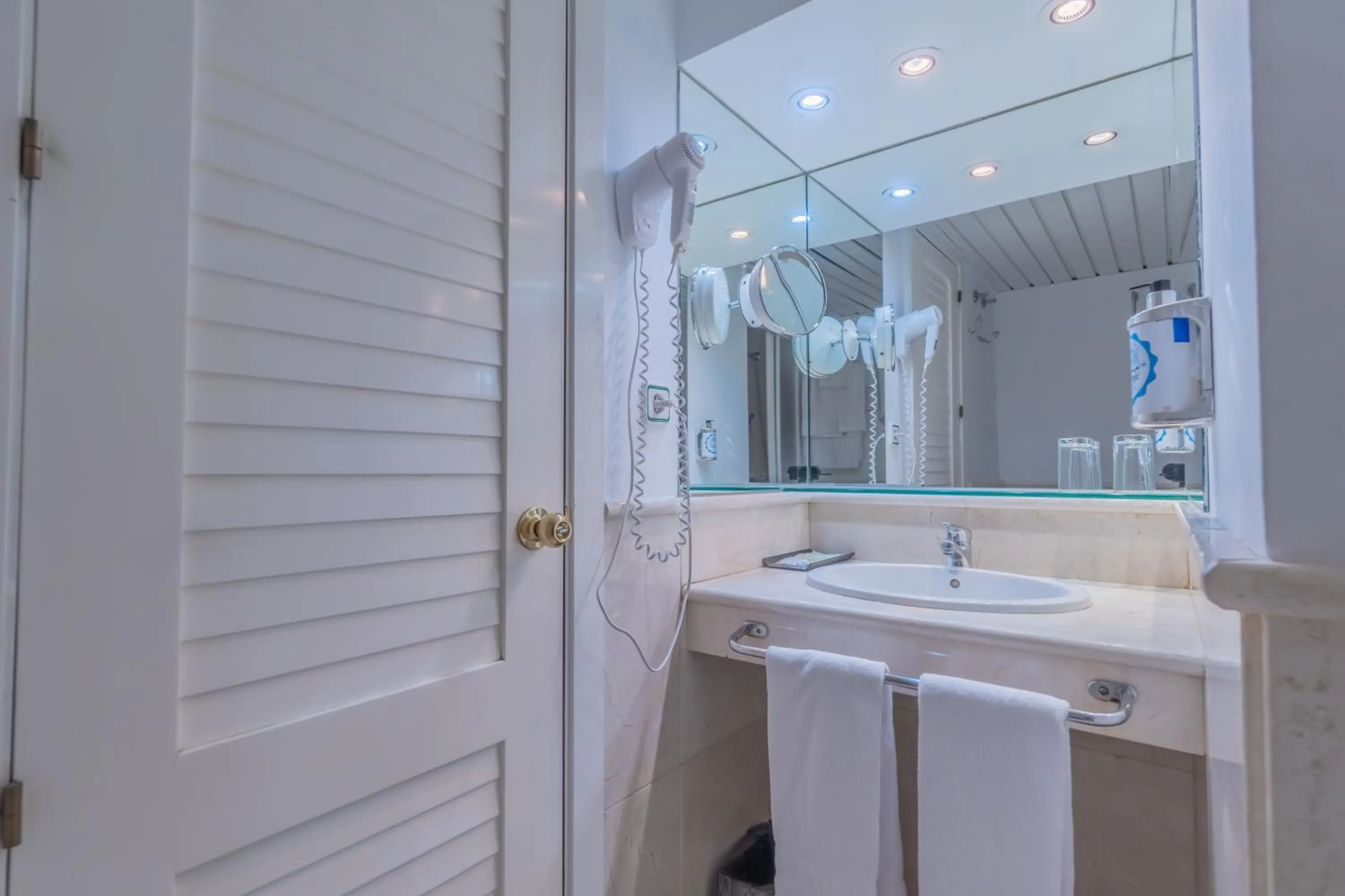 Shower in Hotel Náyade