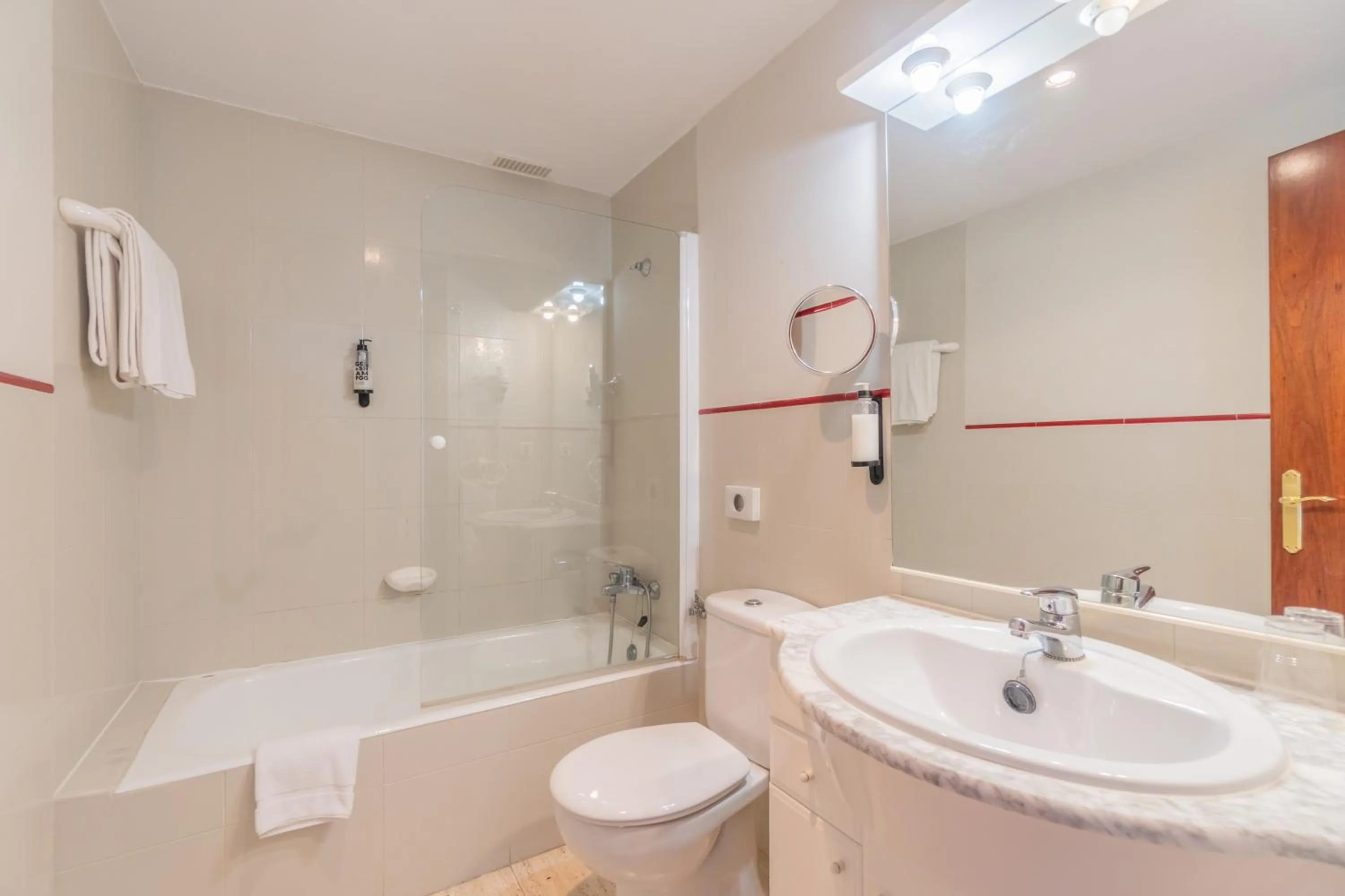 Shower in Hotel Náyade