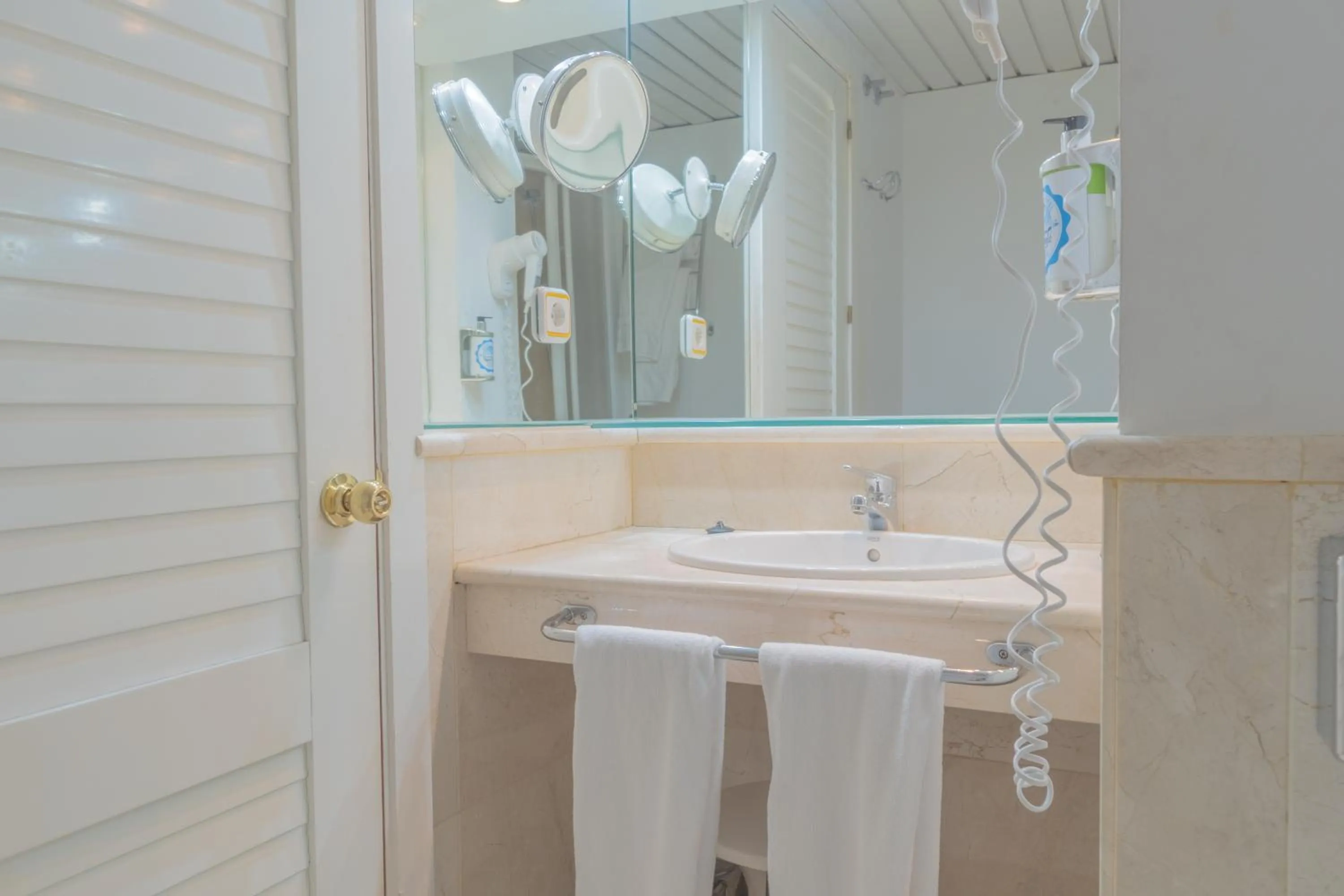 Shower in Hotel Náyade