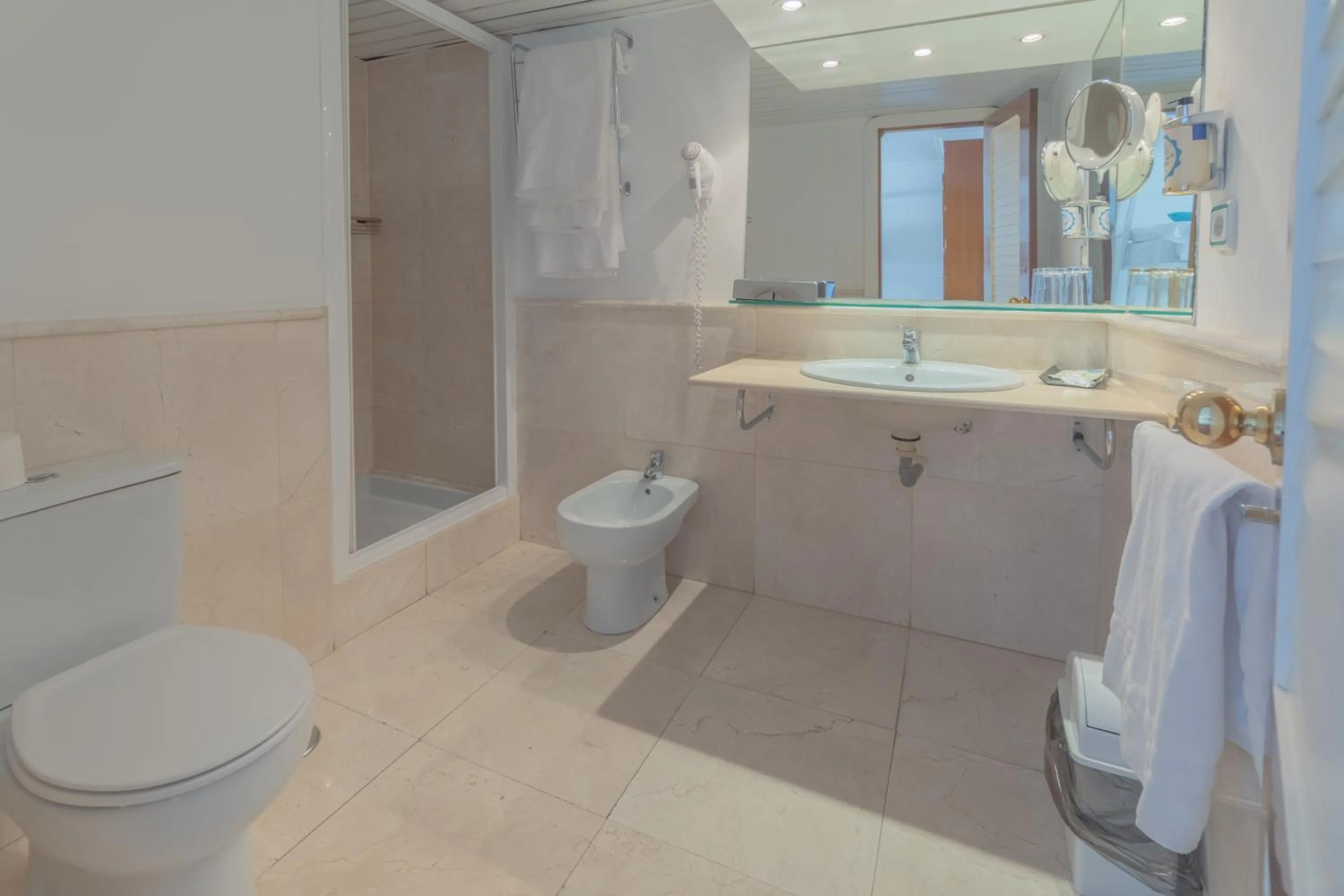 Shower in Hotel Náyade