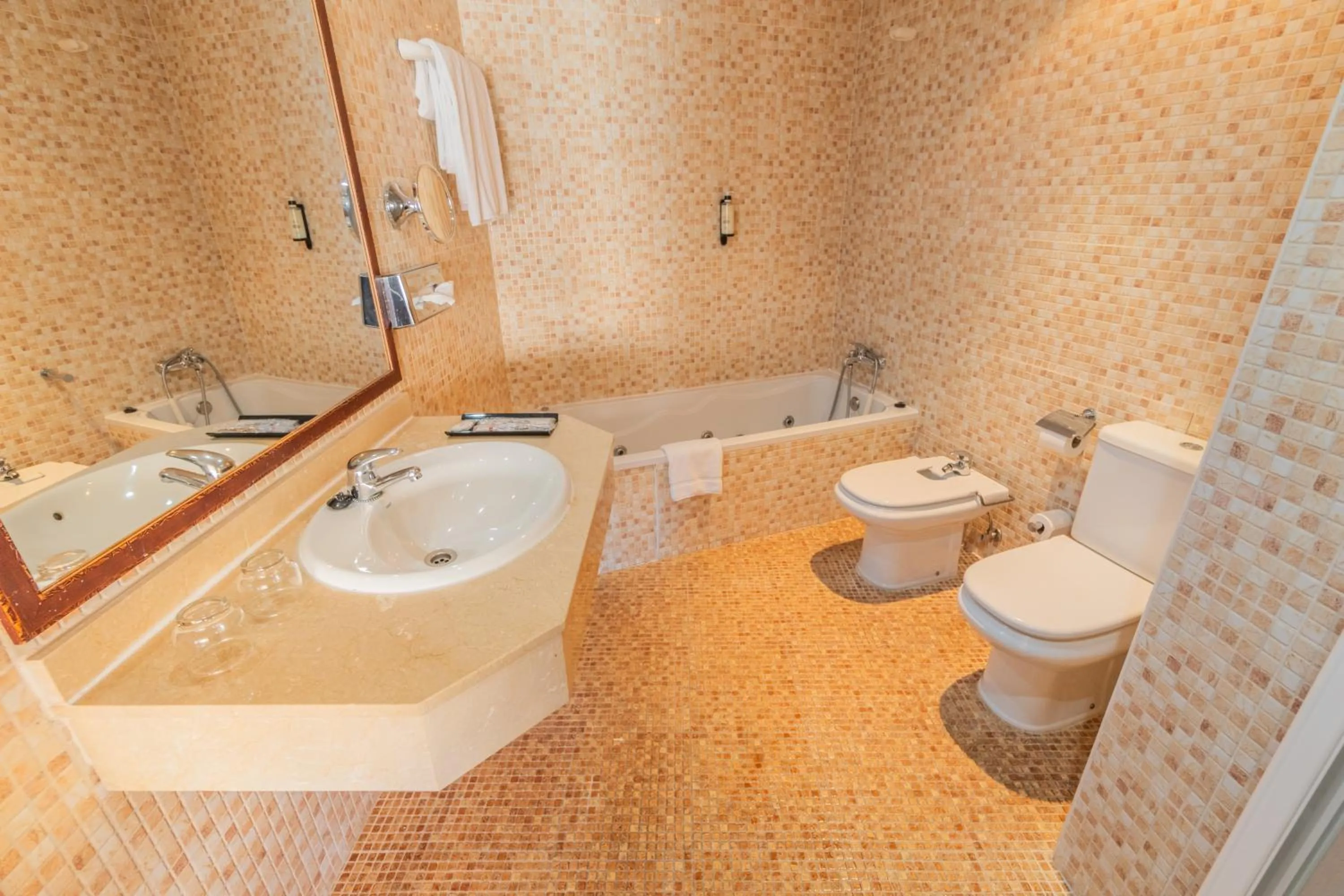 Shower in Hotel Náyade