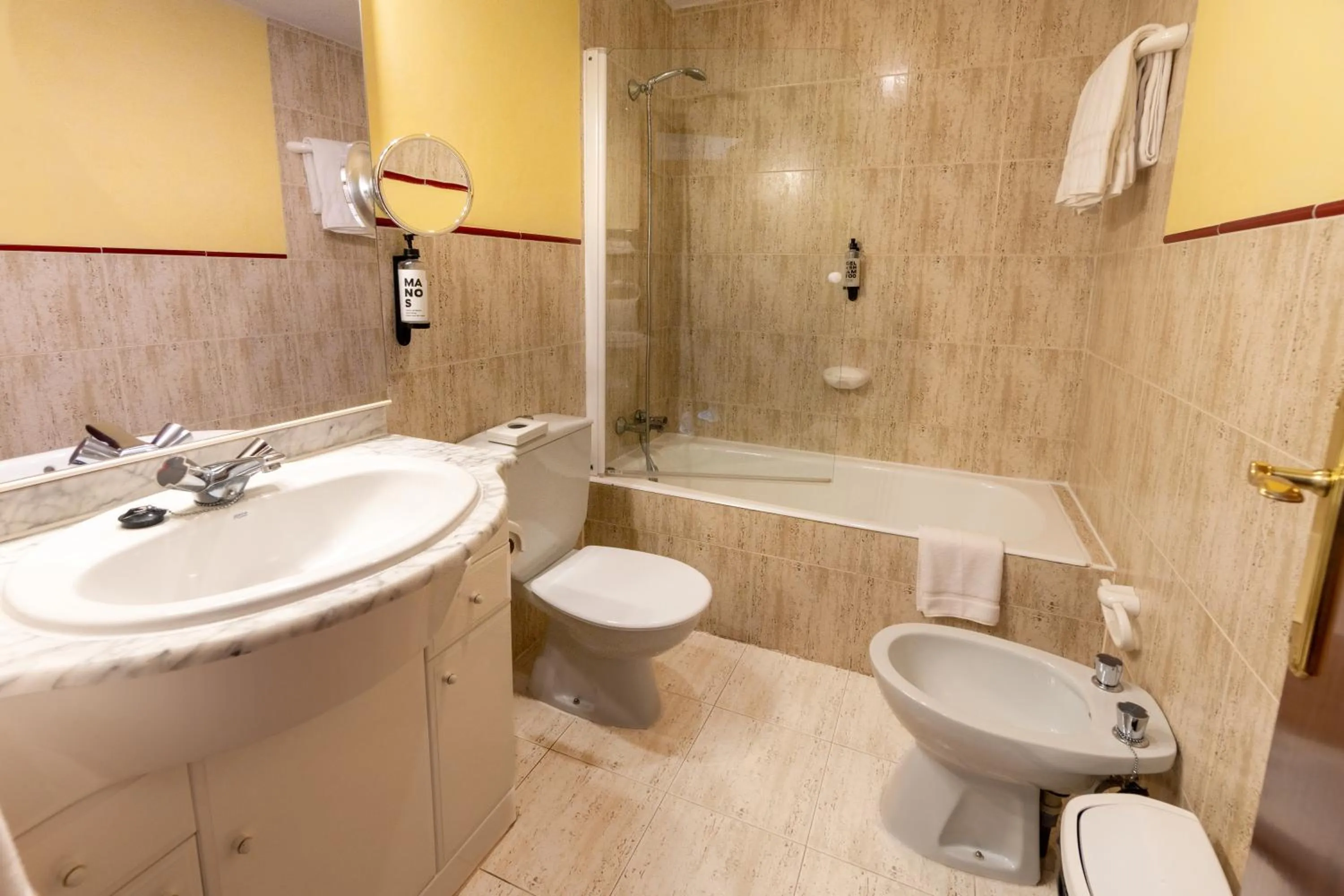 Shower in Hotel Náyade