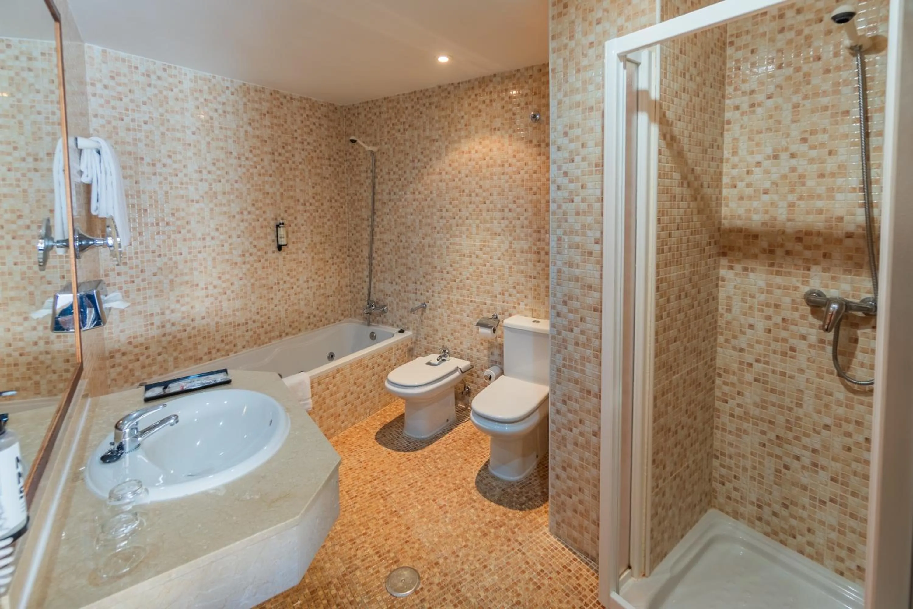 Shower in Hotel Náyade