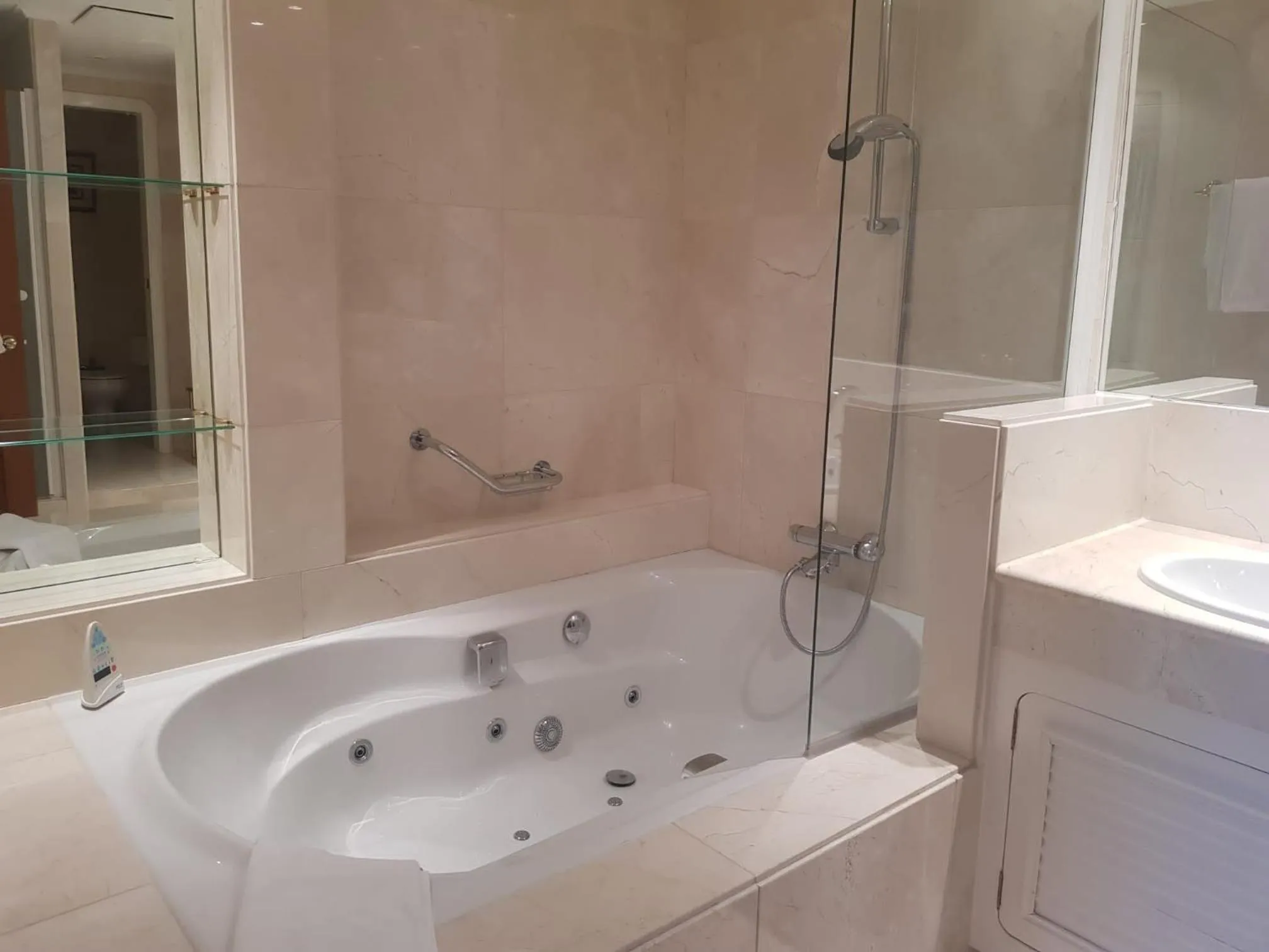 Bathroom in Hotel Náyade