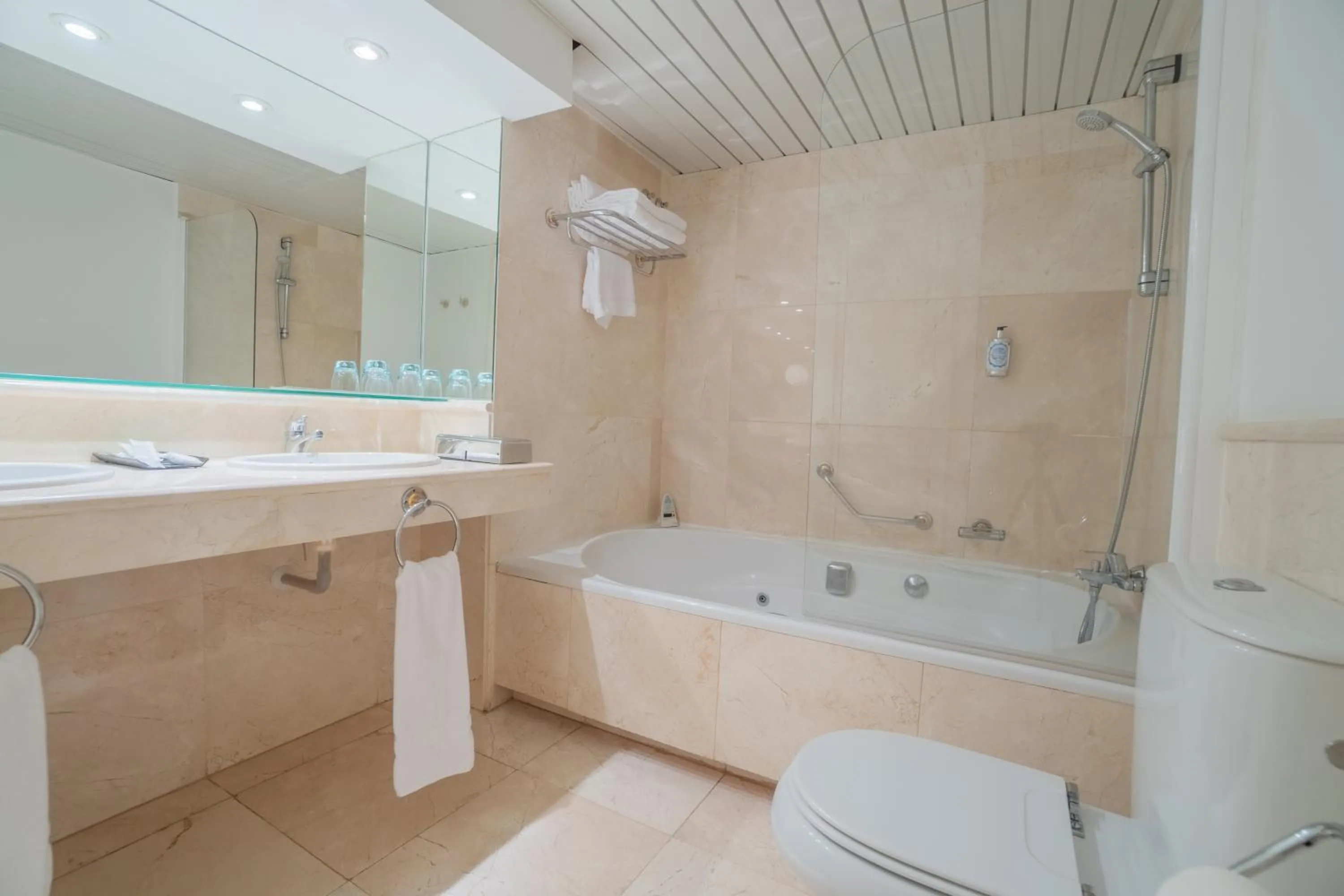 Shower in Hotel Náyade