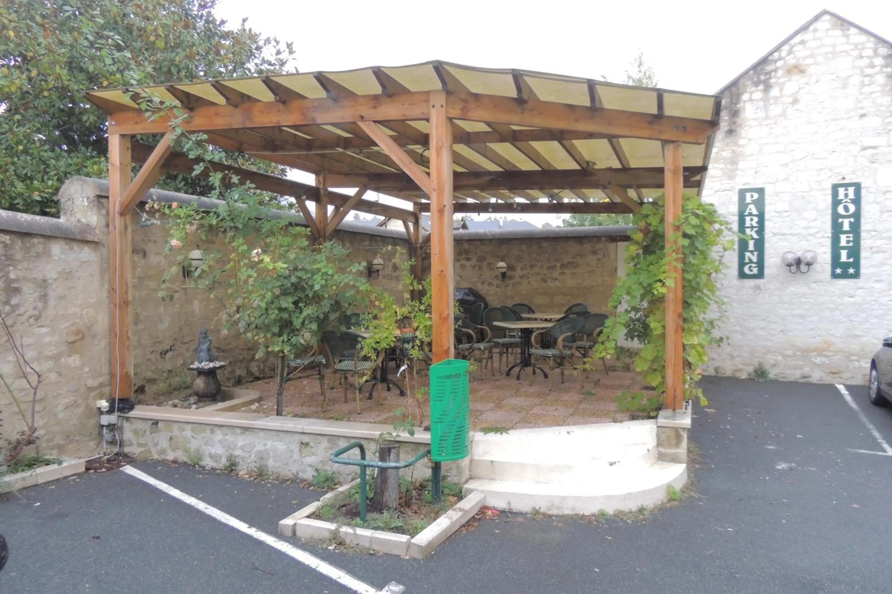 Facade/entrance in Belle Epoque