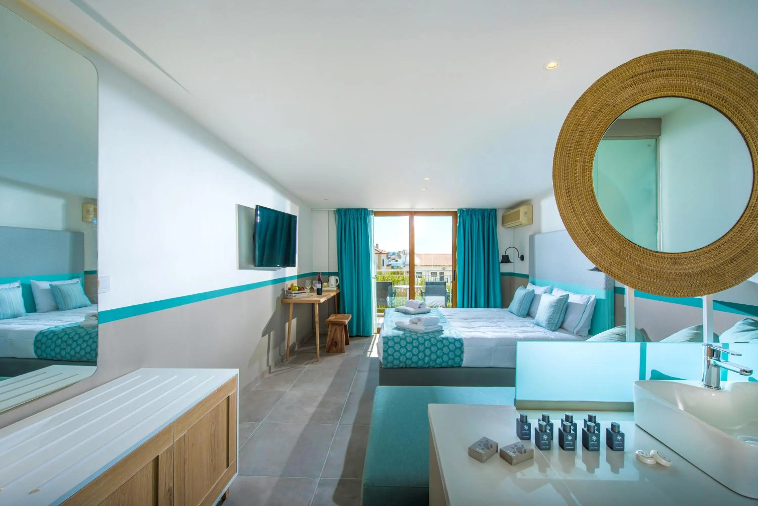 Bedroom, Bed in Solimar Turquoise - Adults Only