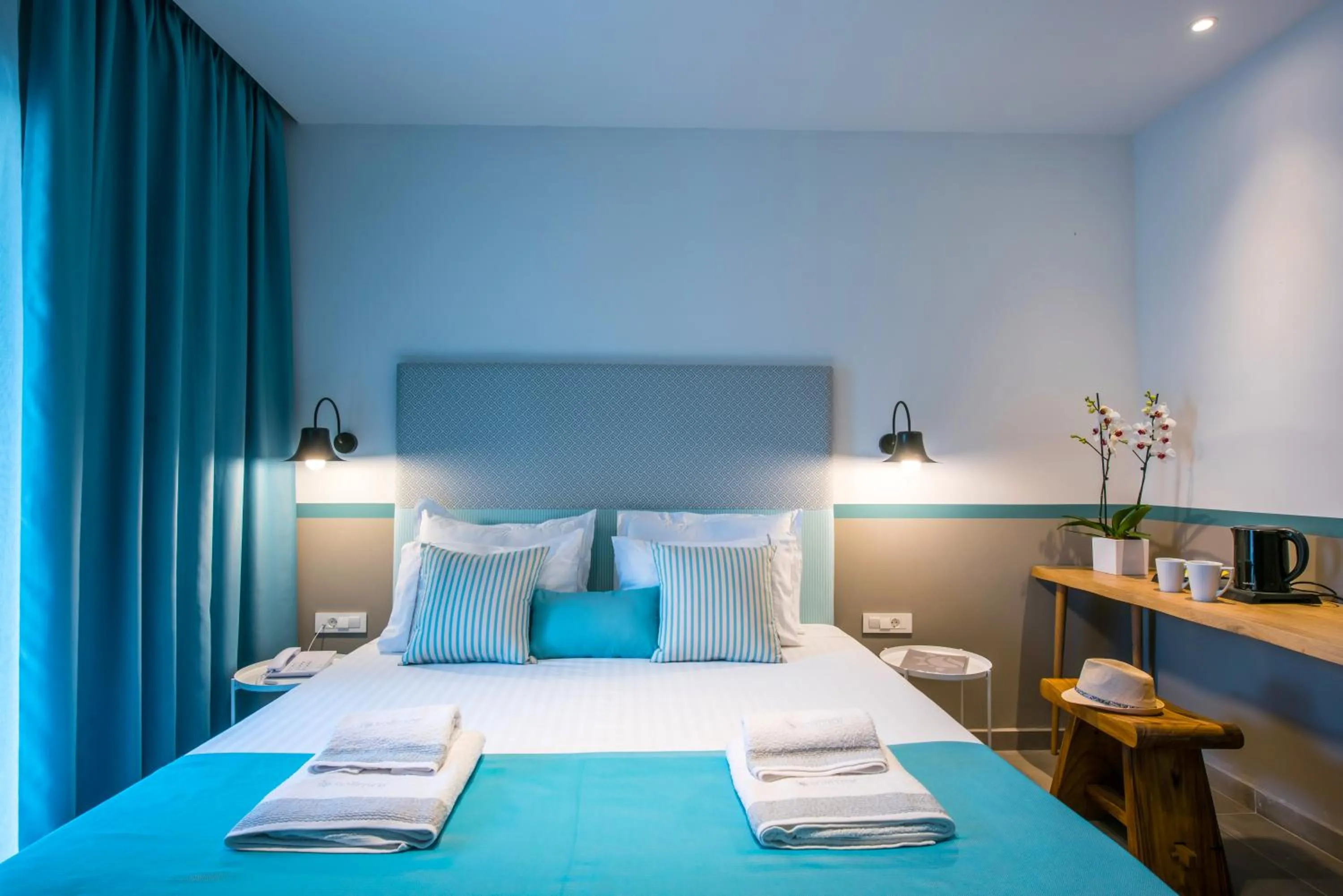 Bedroom, Bed in Solimar Turquoise - Adults Only