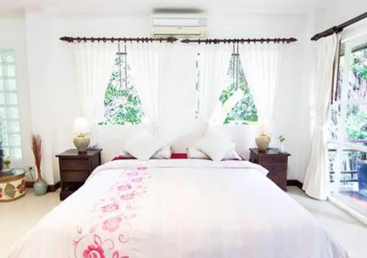 Deluxe Double Room with Balcony in Banyan House Samui bed and breakfast (Adult Only) Deluxe Double Room with Balcony in Banyan House Samui bed and breakfast (Adult Only)