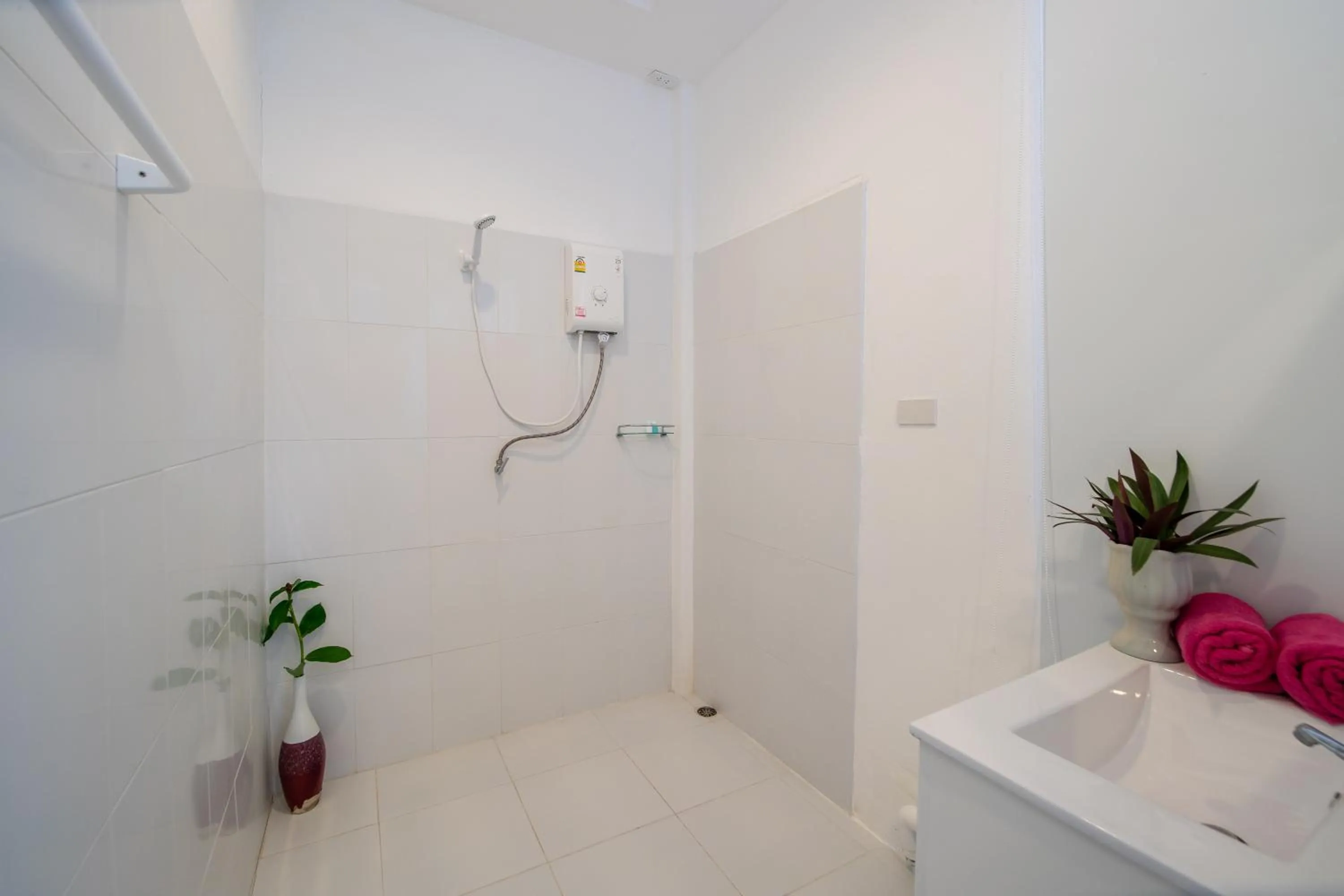 Shower in Banyan House Samui bed and breakfast (Adult Only)