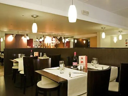 Restaurant/places to eat in Hotel Mermoz Paris Le Bourget