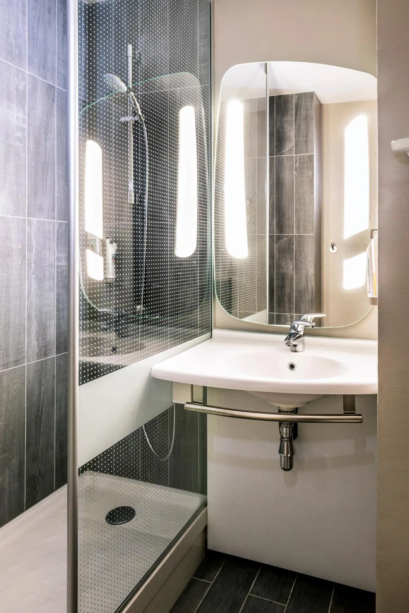 Shower in Hotel Mermoz Paris Le Bourget