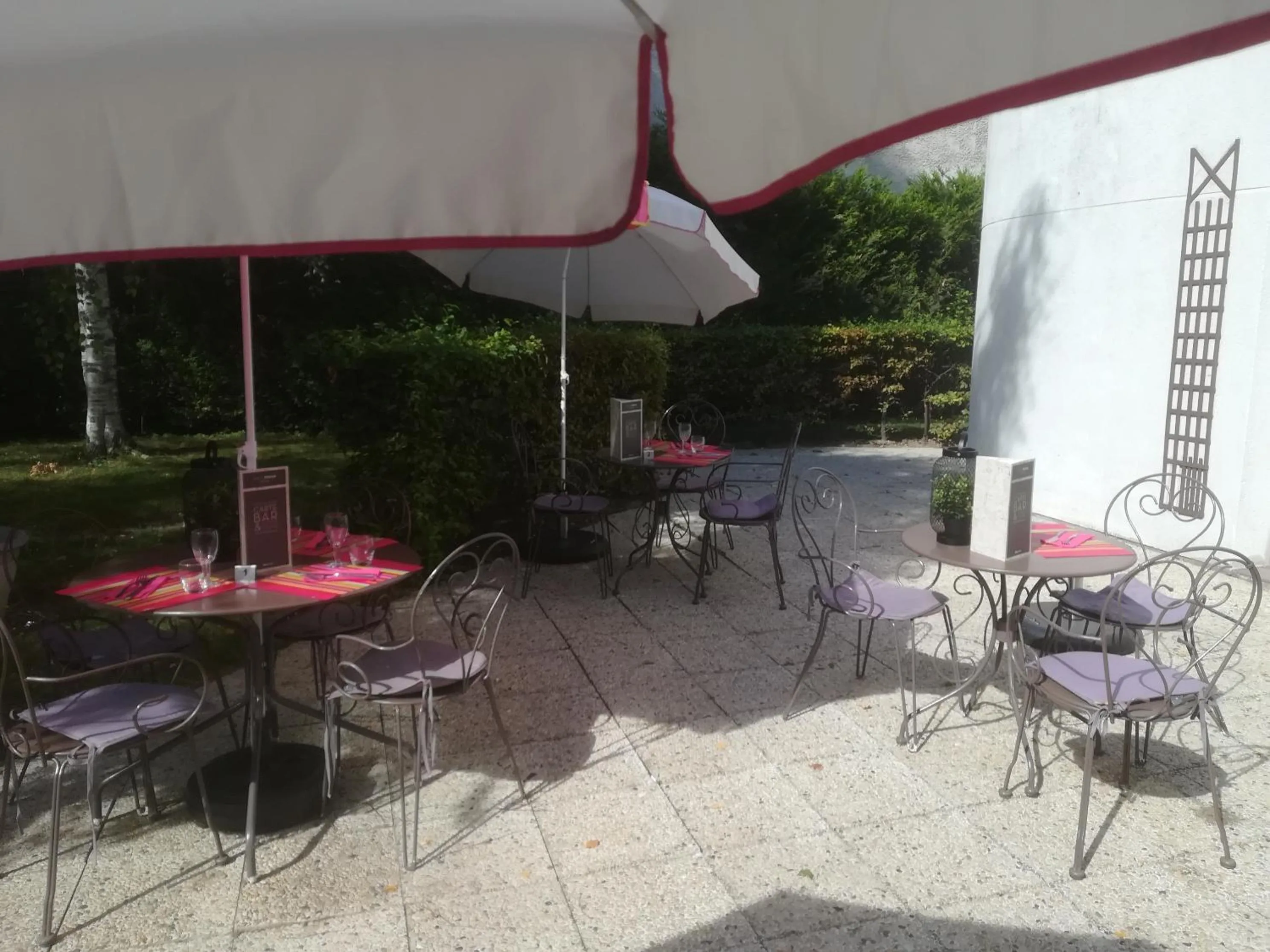 Patio in Hotel Mermoz Paris Le Bourget