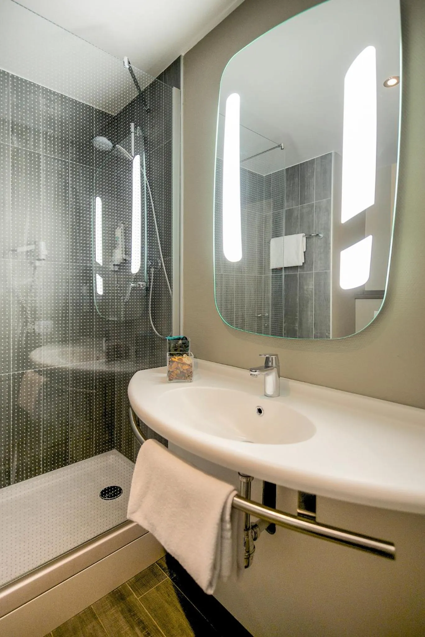 Shower in Hotel Mermoz Paris Le Bourget
