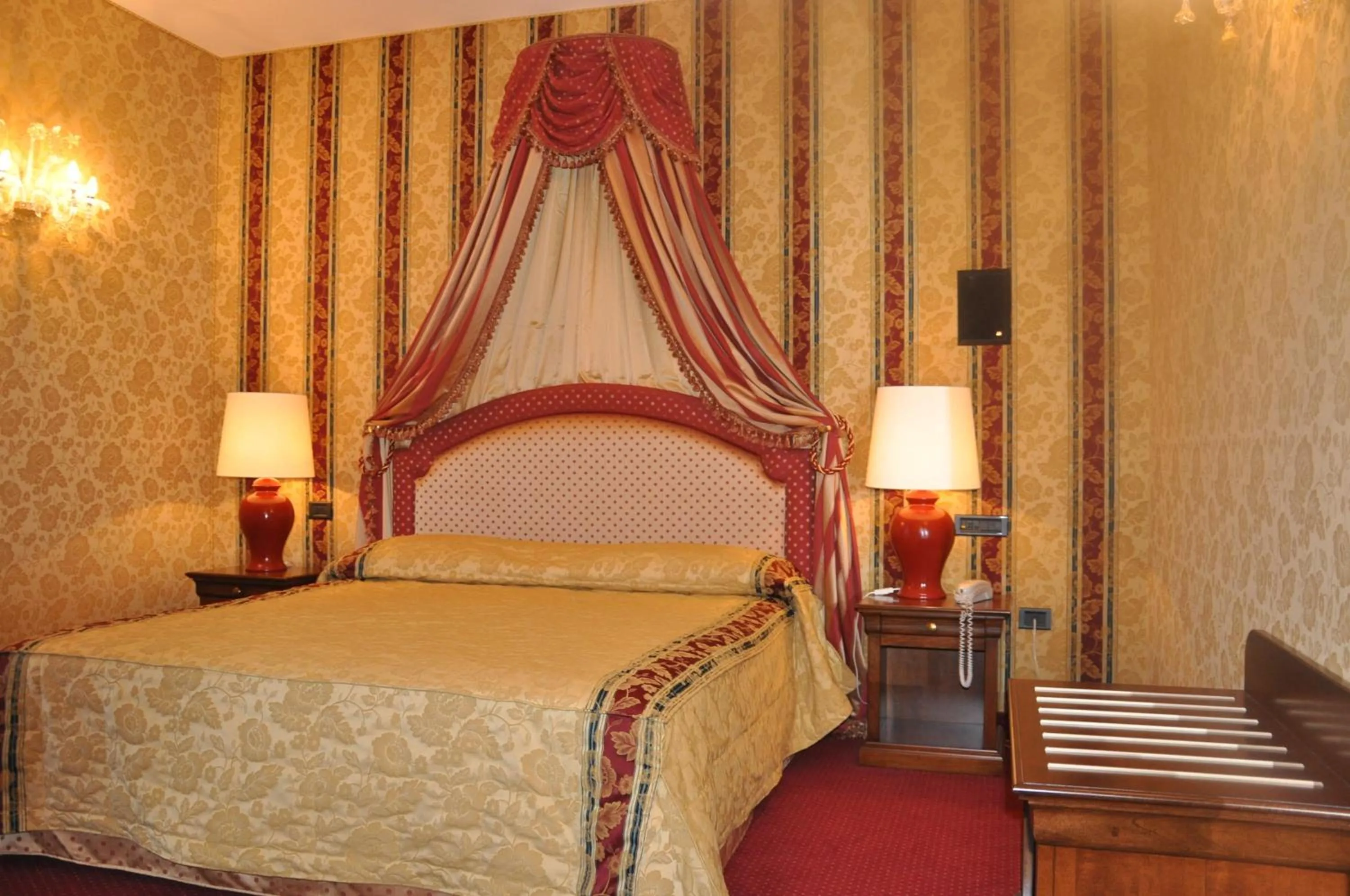 Photo of the whole room, Bed in Hotel La Rosa Dei Venti