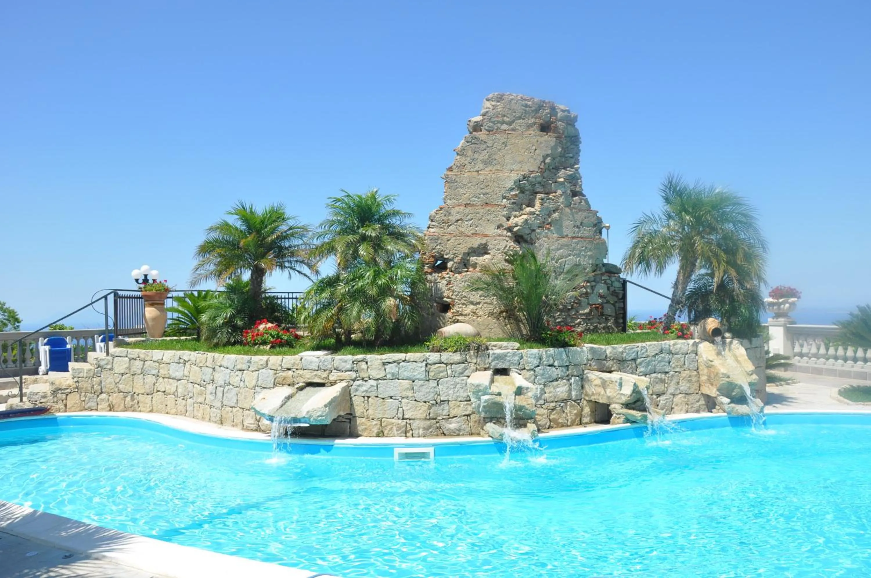 Swimming pool in Hotel La Rosa Dei Venti