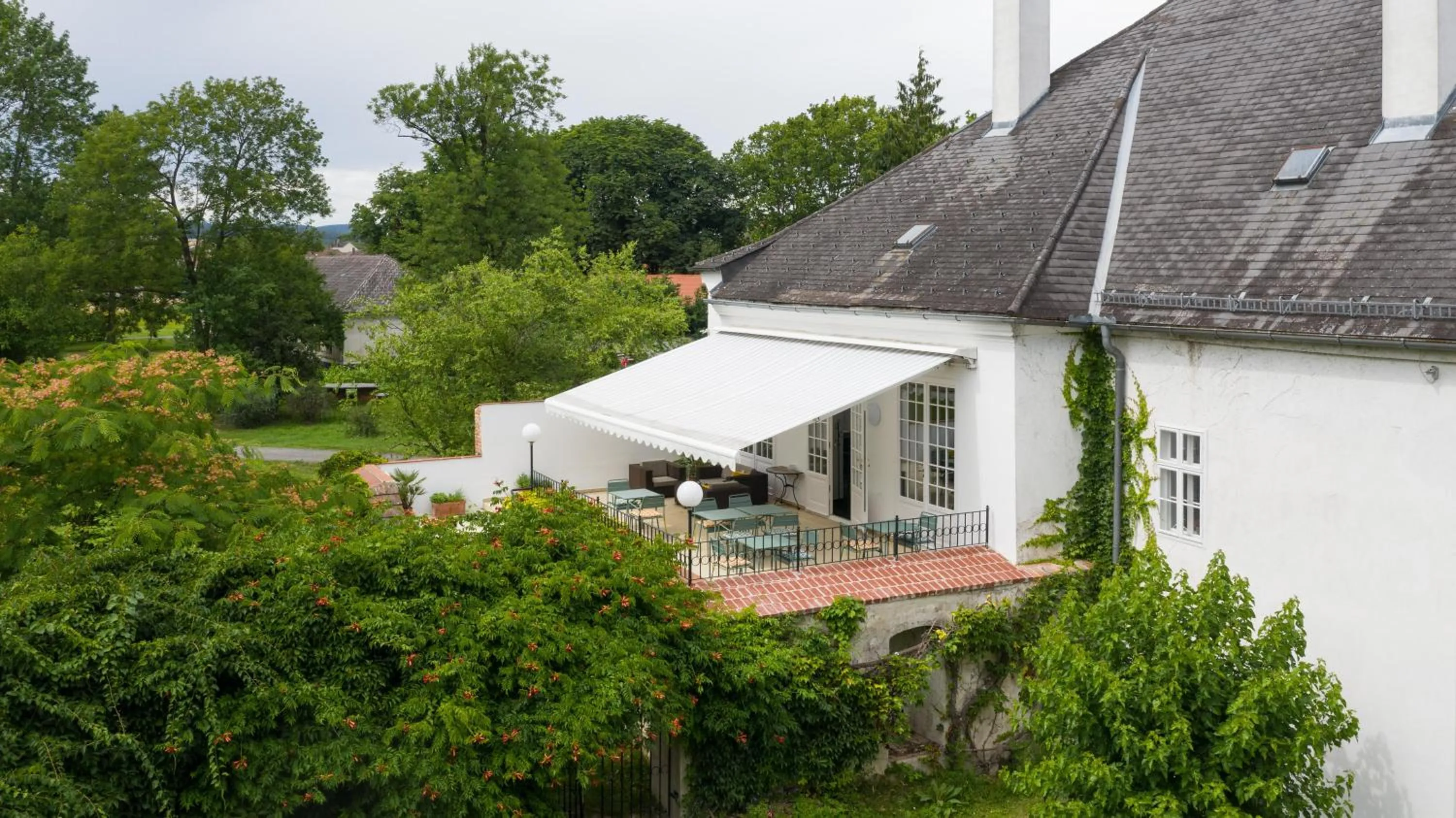 Property building in Boutique Hotel Zum Oberjäger, Schloss Lackenbach