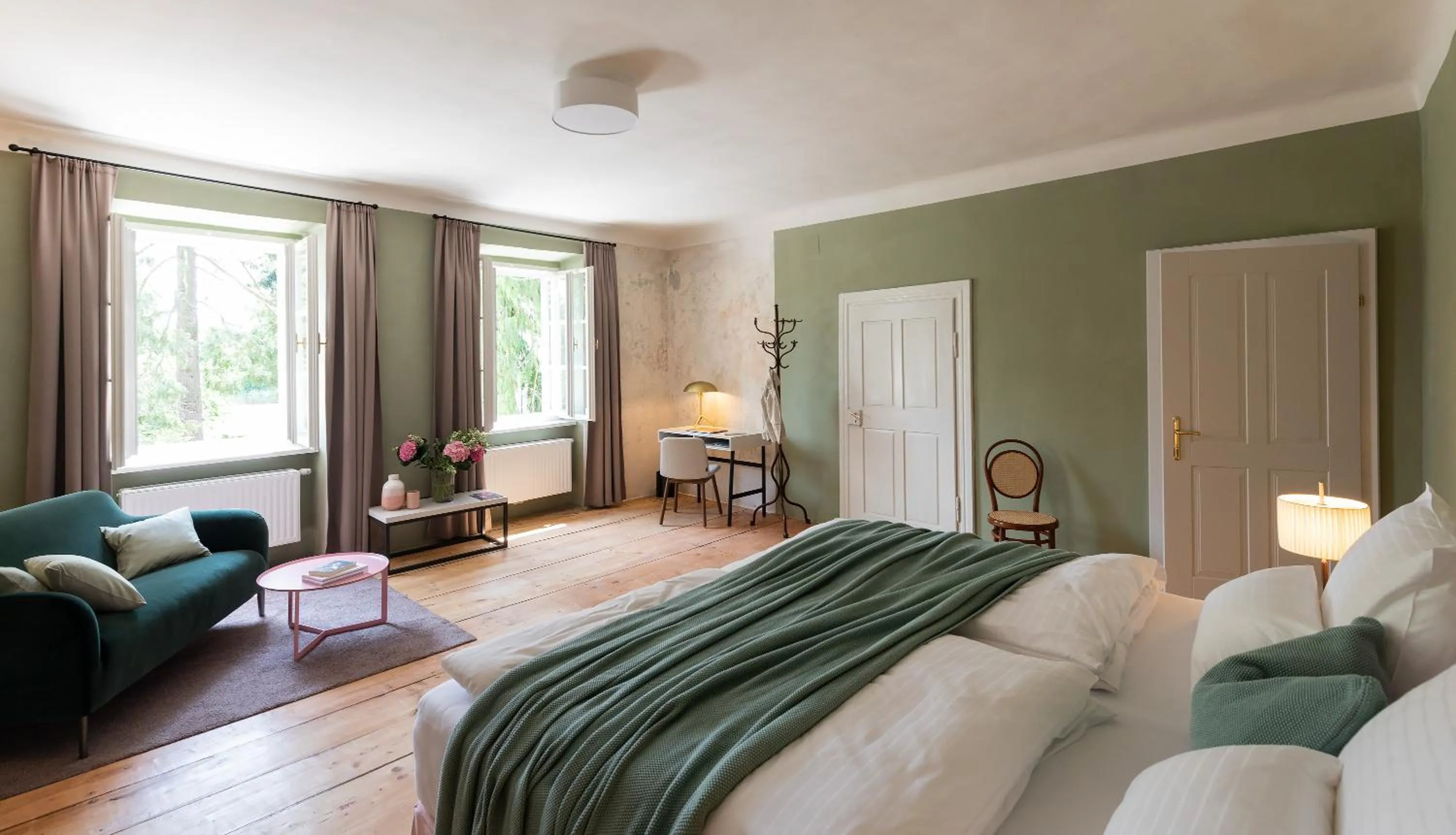 Bedroom, Bed in Boutique Hotel Zum Oberjäger, Schloss Lackenbach