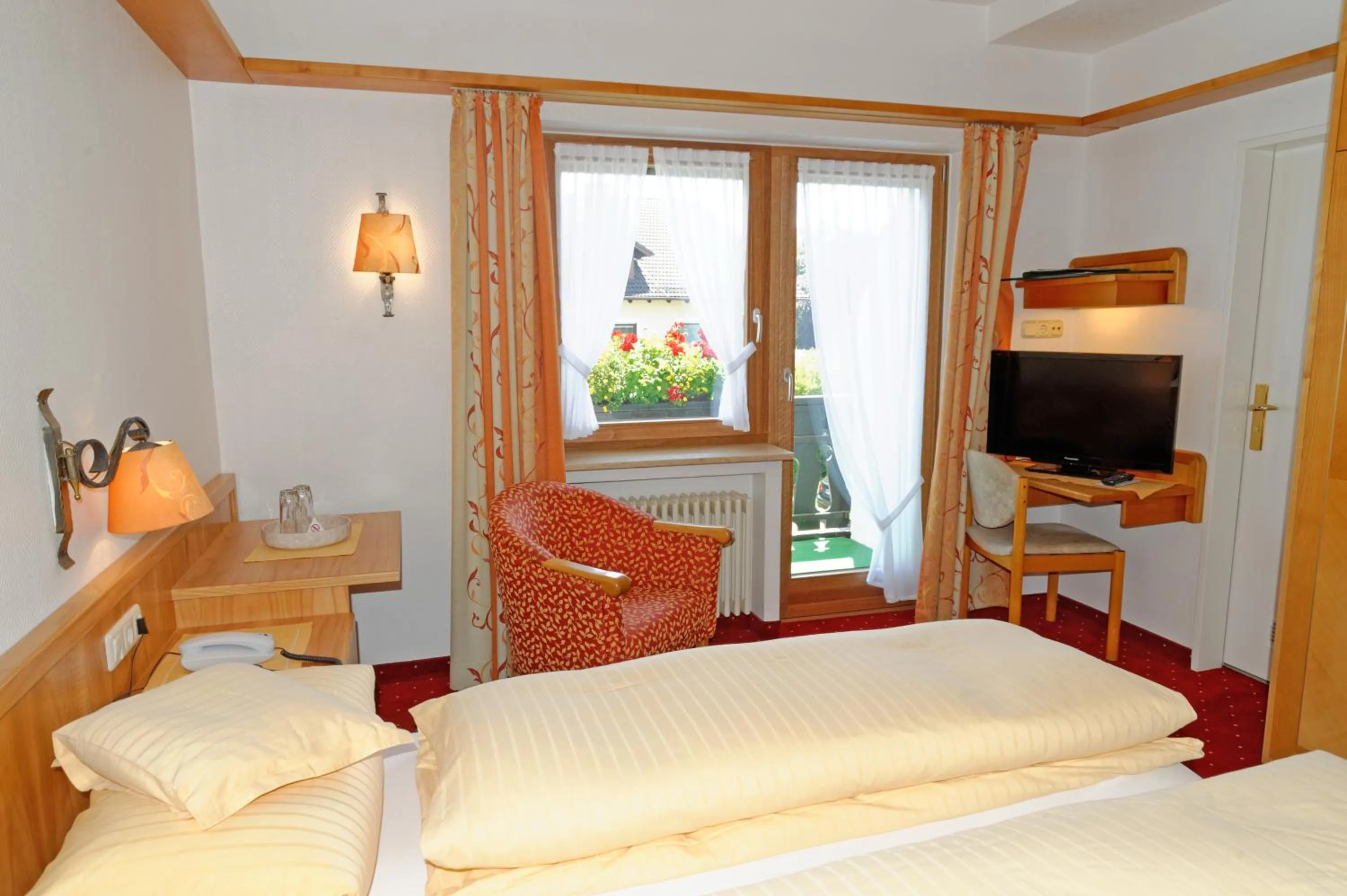 Photo of the whole room, Bed in Kurhotel Eichinger