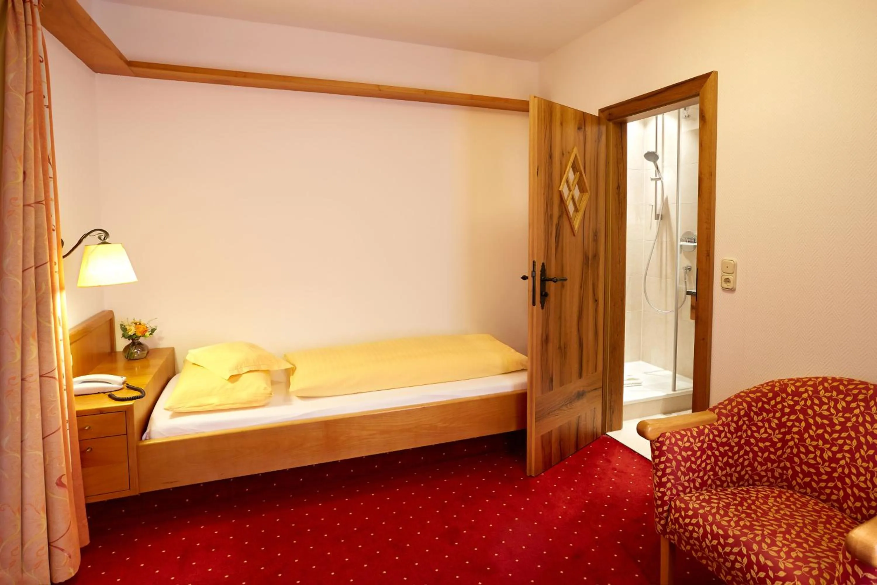 Photo of the whole room, Bed in Kurhotel Eichinger