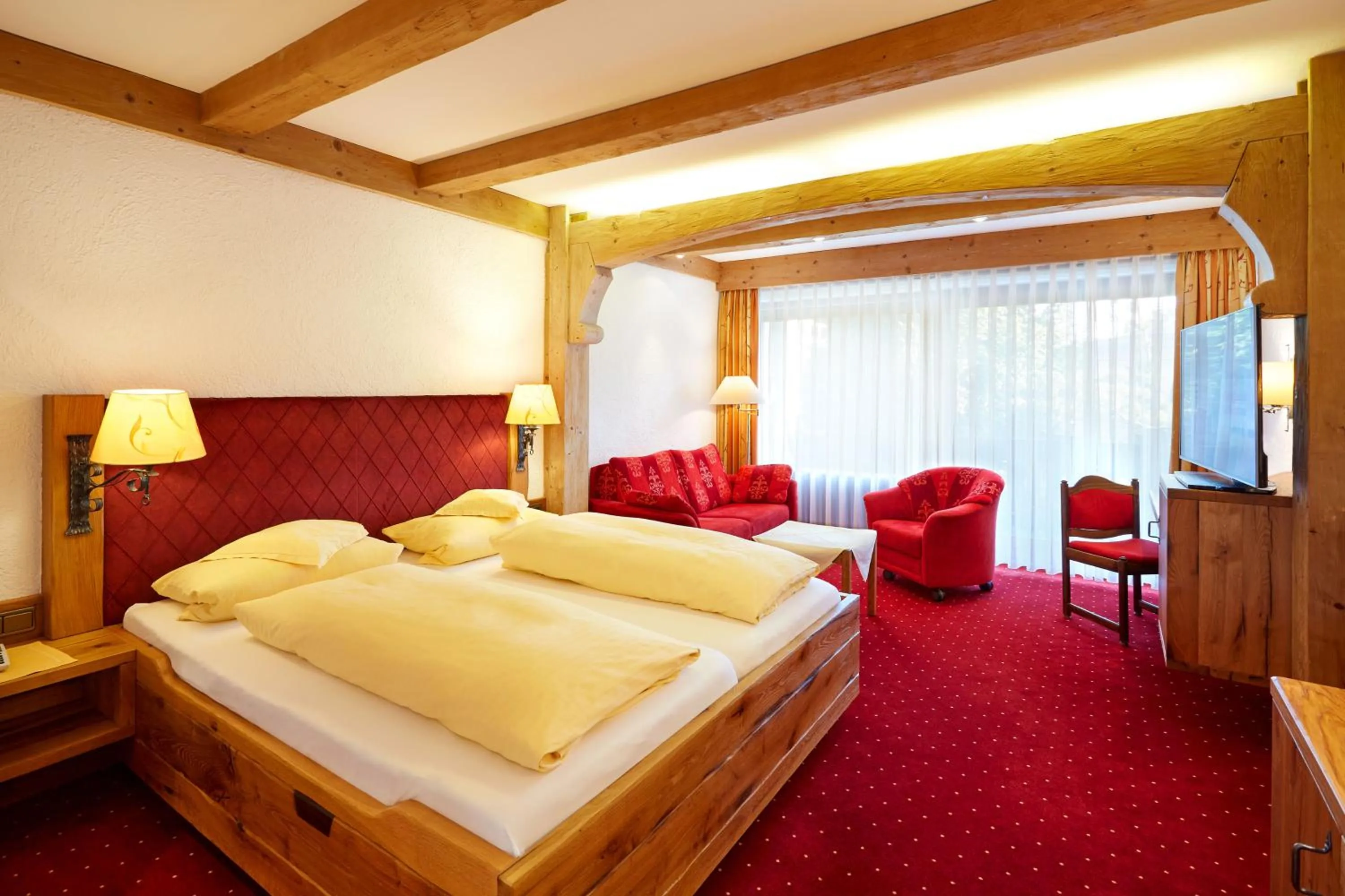 Photo of the whole room, Bed in Kurhotel Eichinger