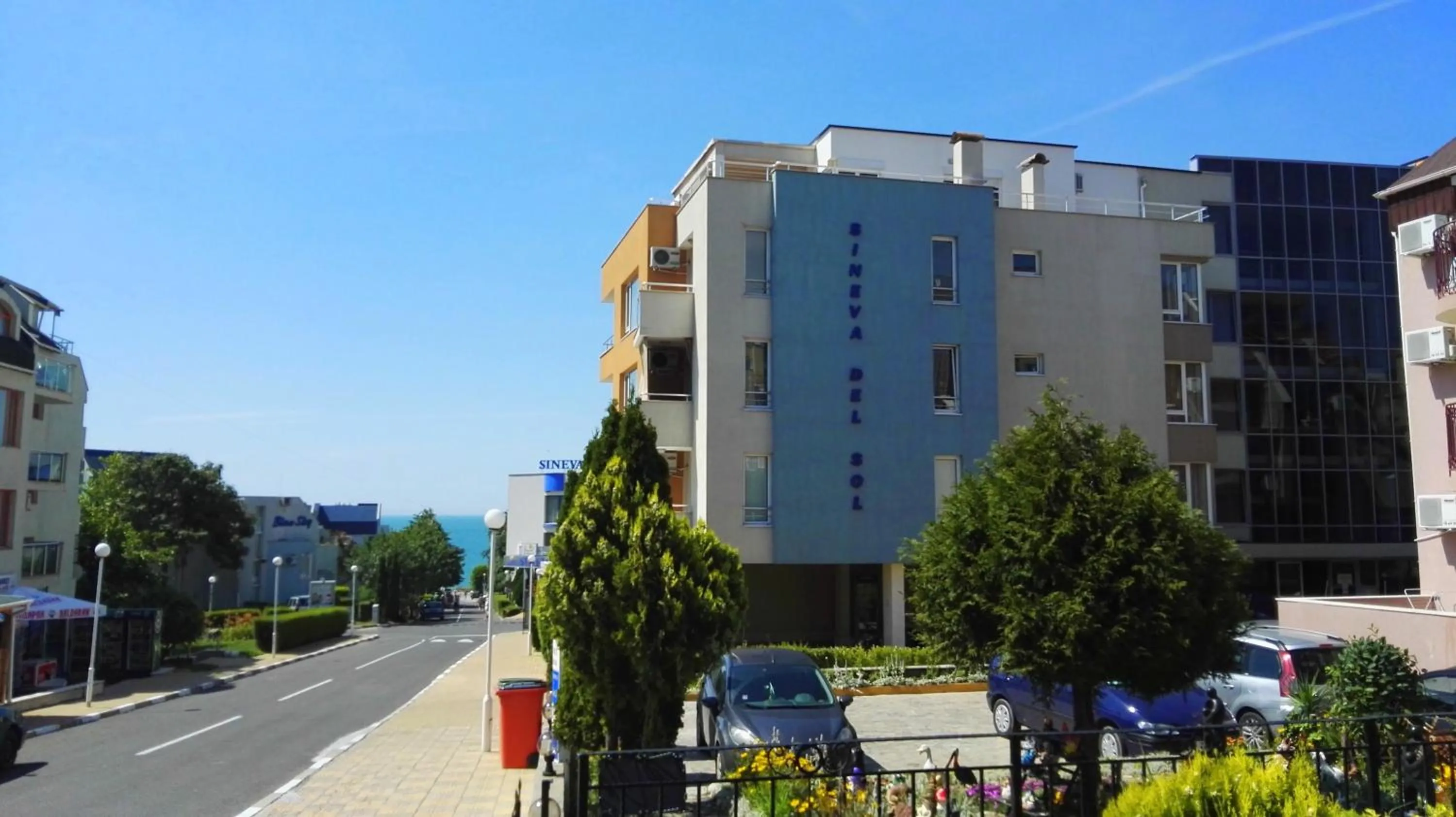 Restaurant/places to eat in Sineva Del Sol Apartments