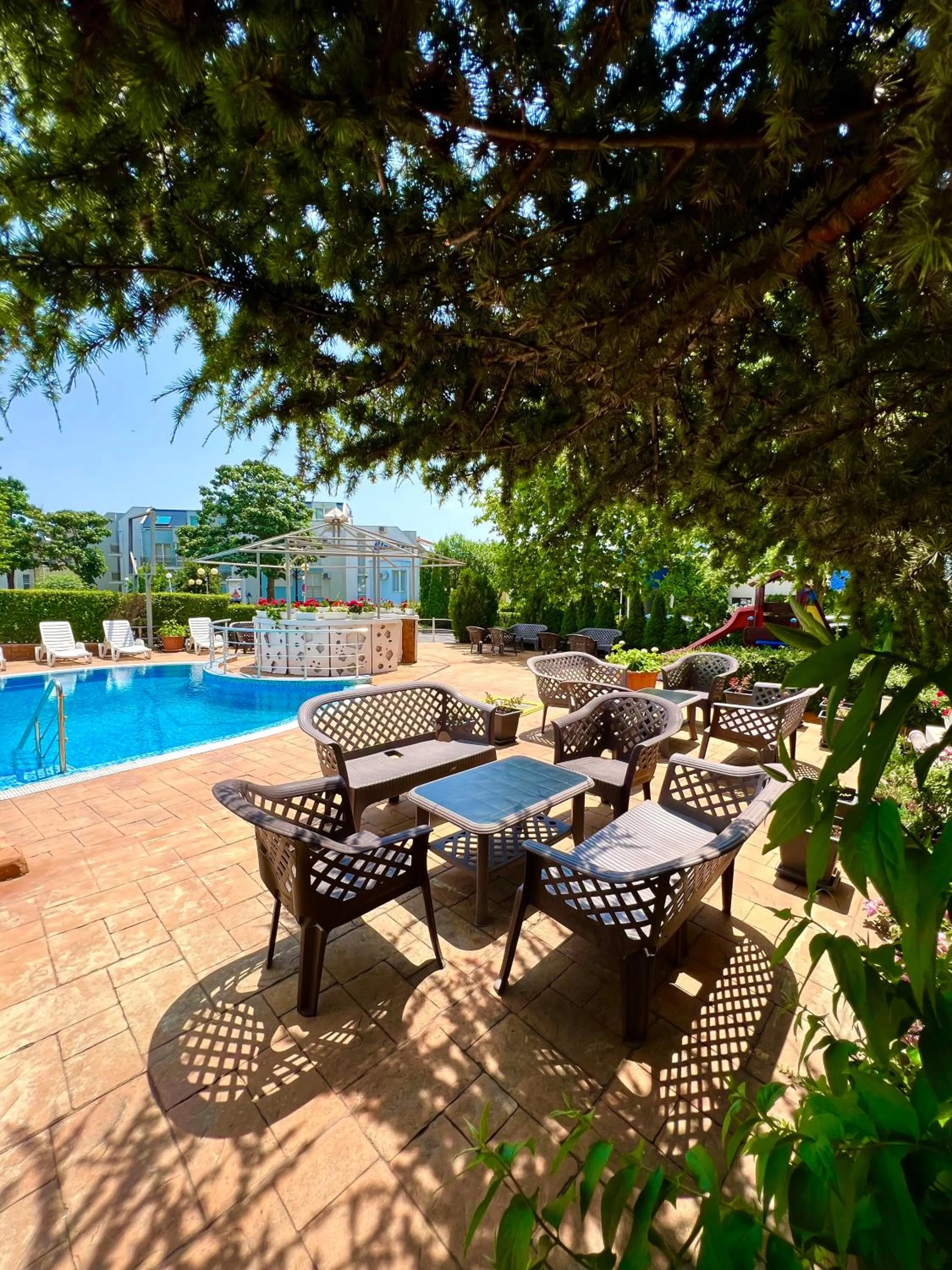 Garden in Sineva Del Sol Apartments