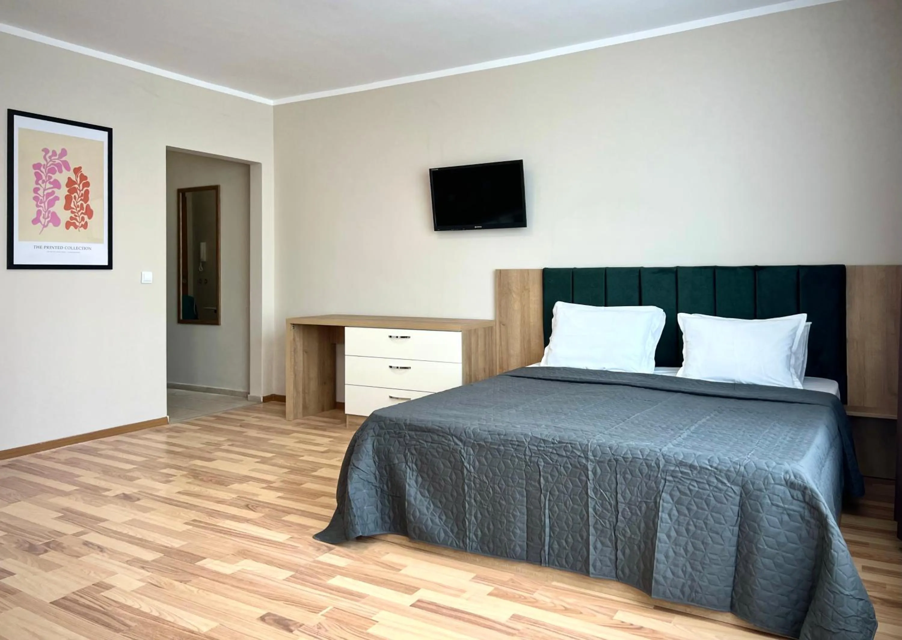 Communal lounge/ TV room, Bed in Sineva Del Sol Apartments