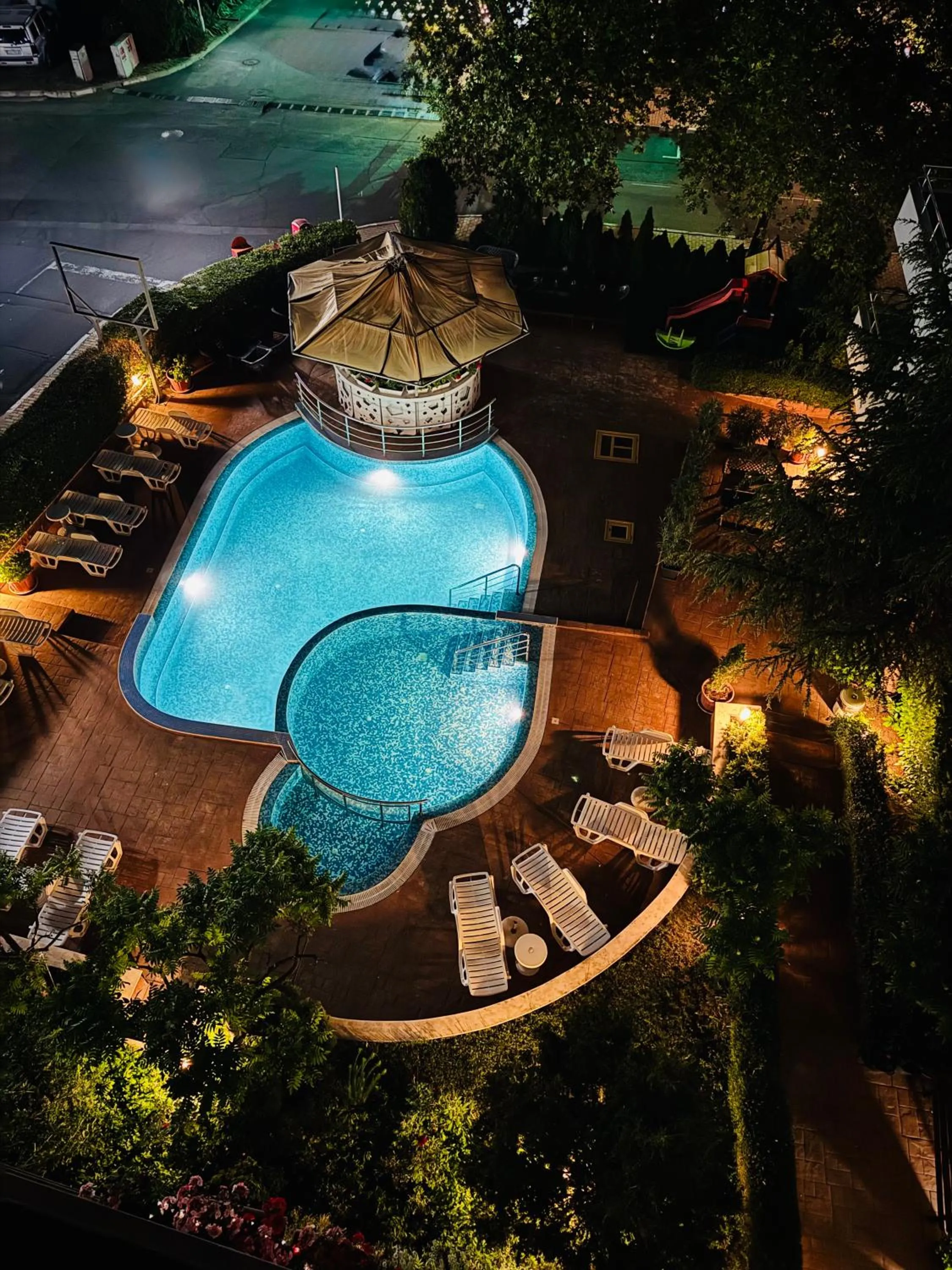 Pool view in Sineva Del Sol Apartments