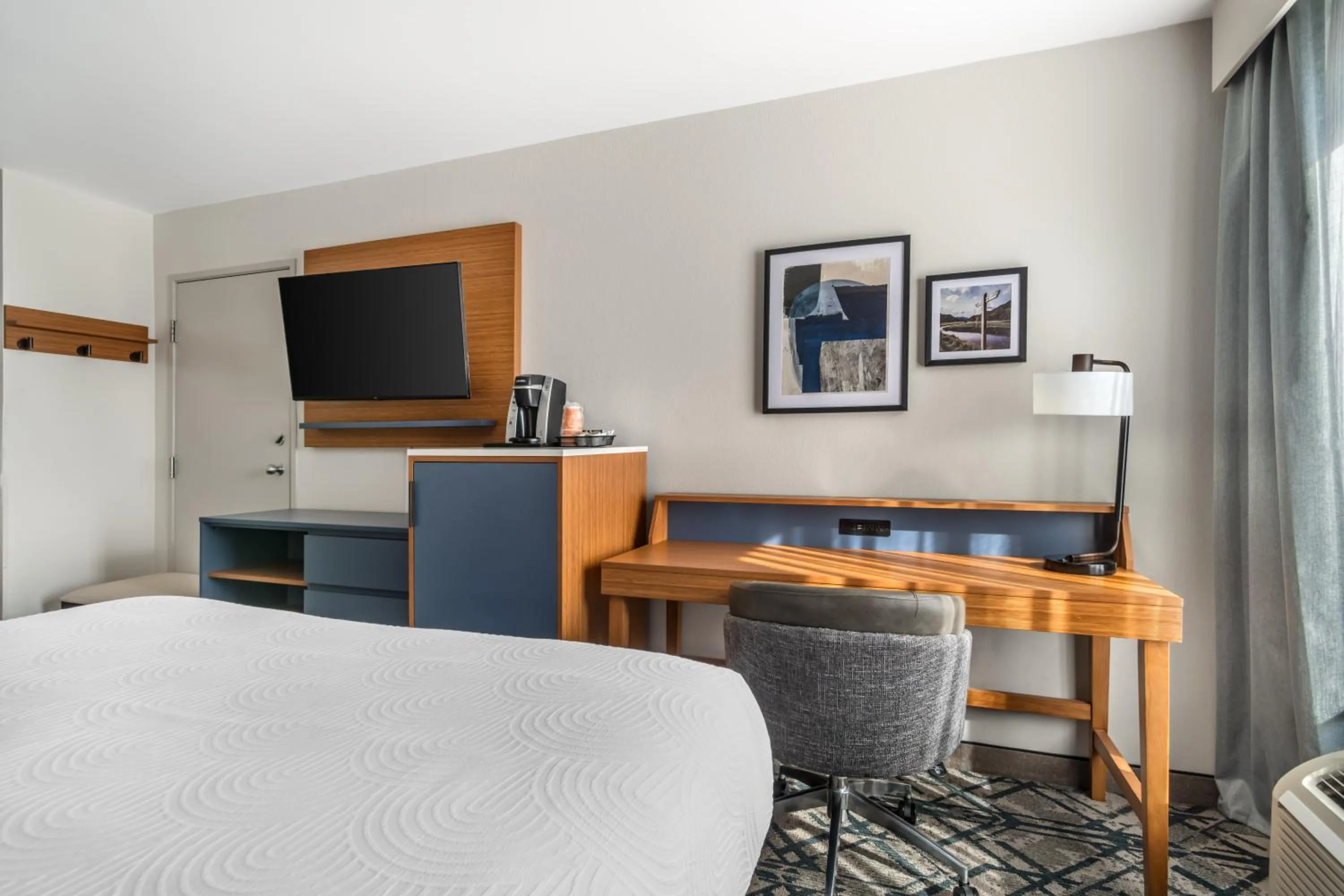 Bedroom, Bed in Country Inn & Suites by Radisson, Shelby, NC