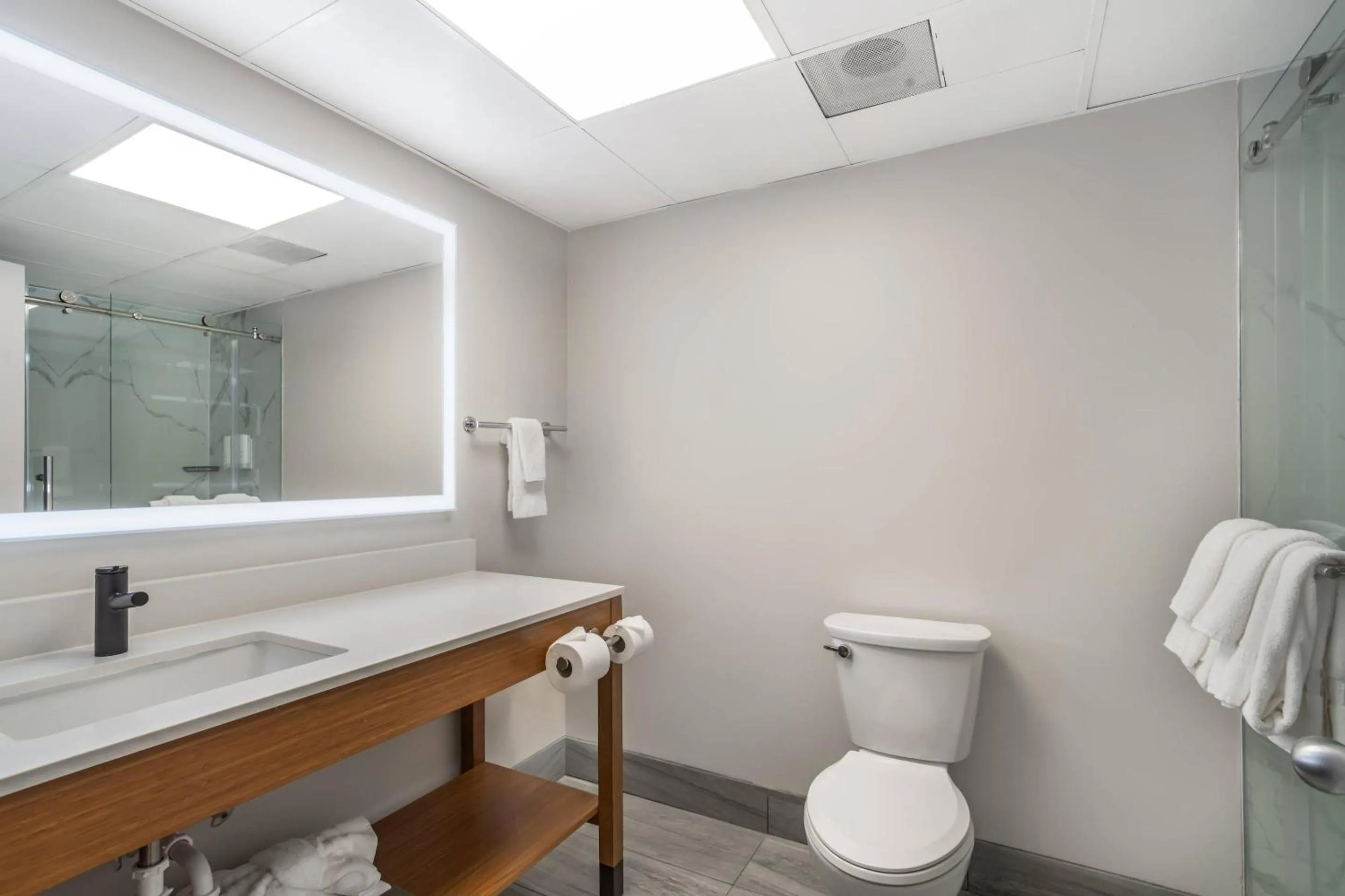 Bedroom in Country Inn & Suites by Radisson, Shelby, NC