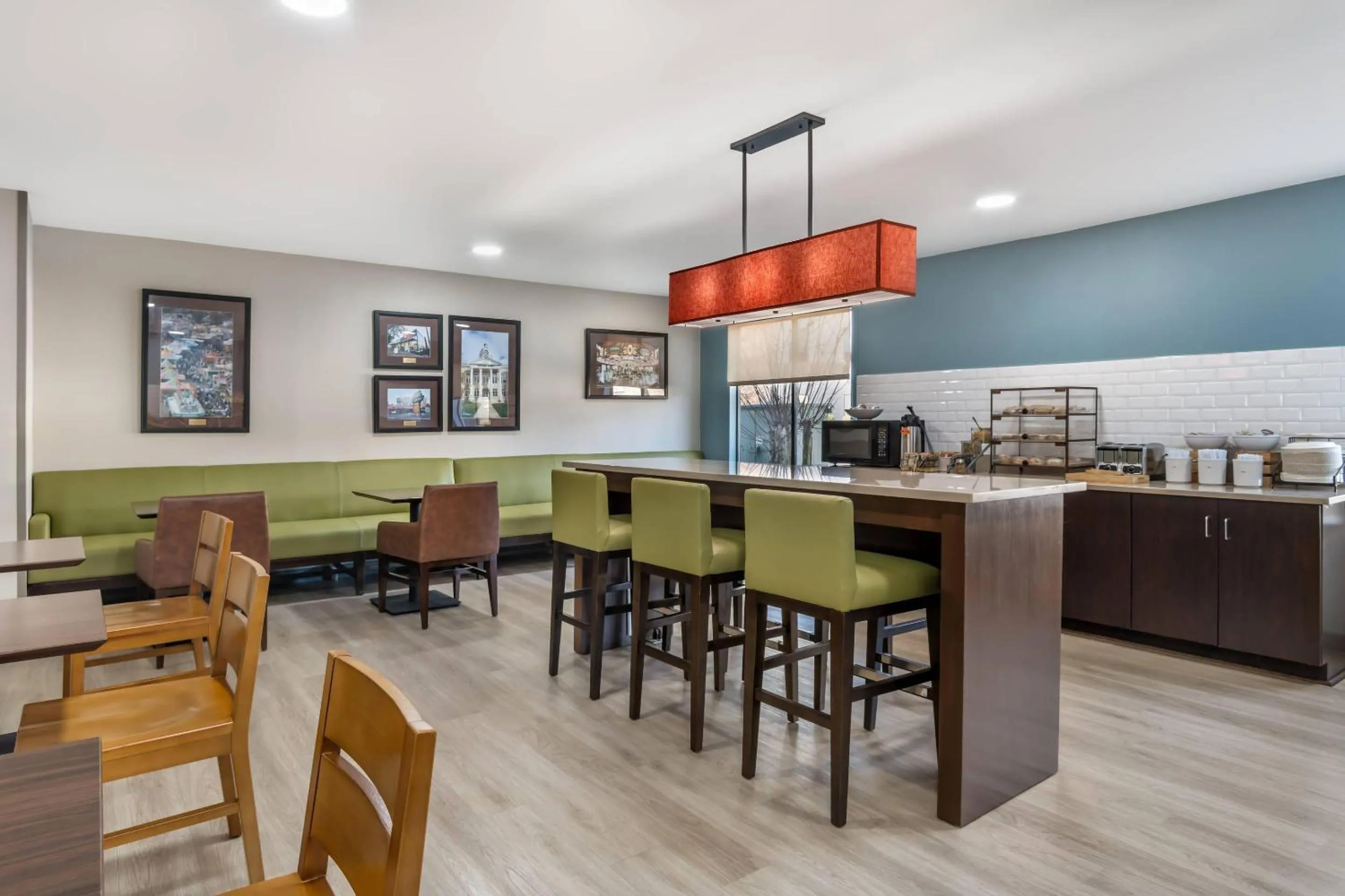 Breakfast in Country Inn & Suites by Radisson, Shelby, NC