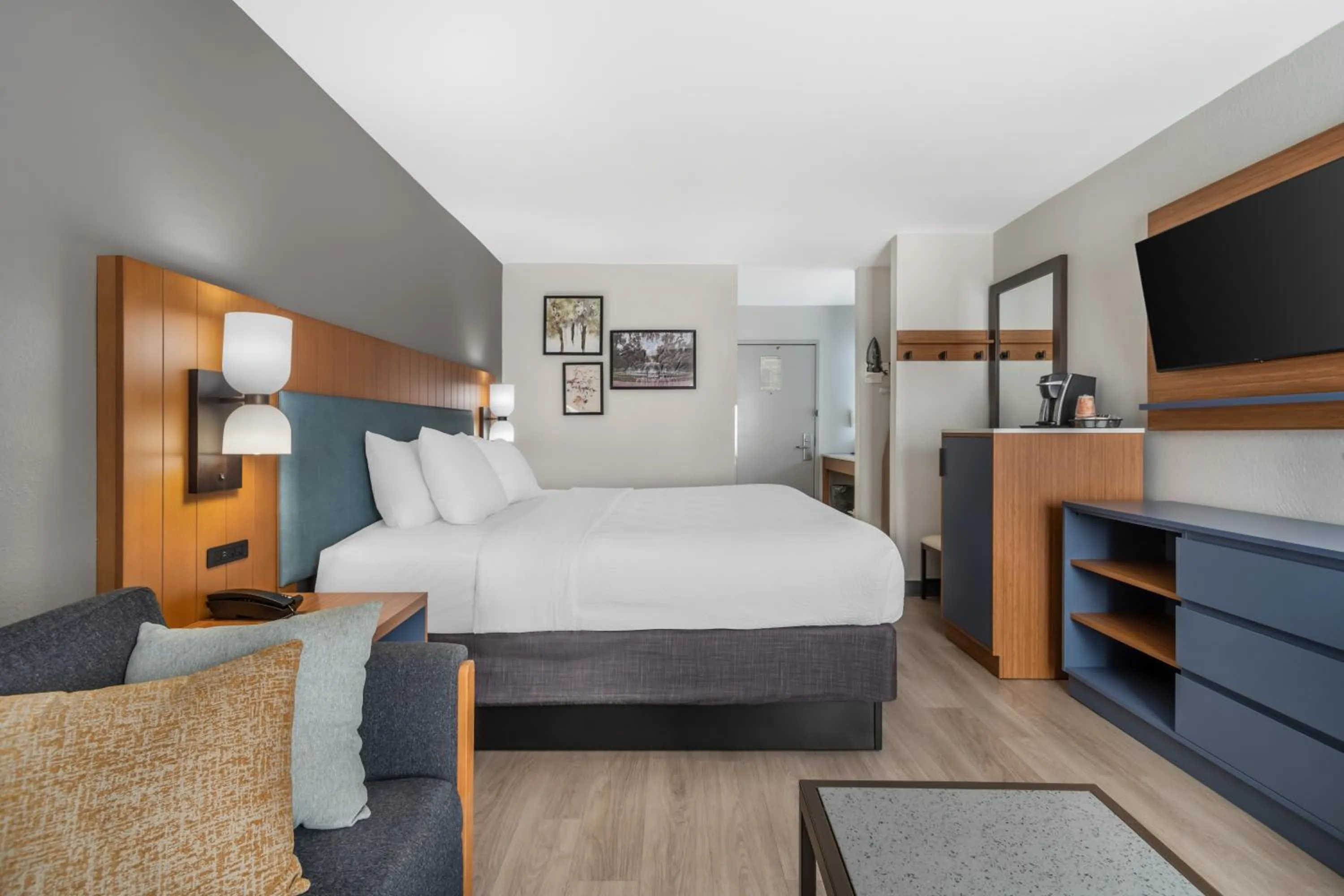 Bedroom, Bed in Country Inn & Suites by Radisson, Shelby, NC