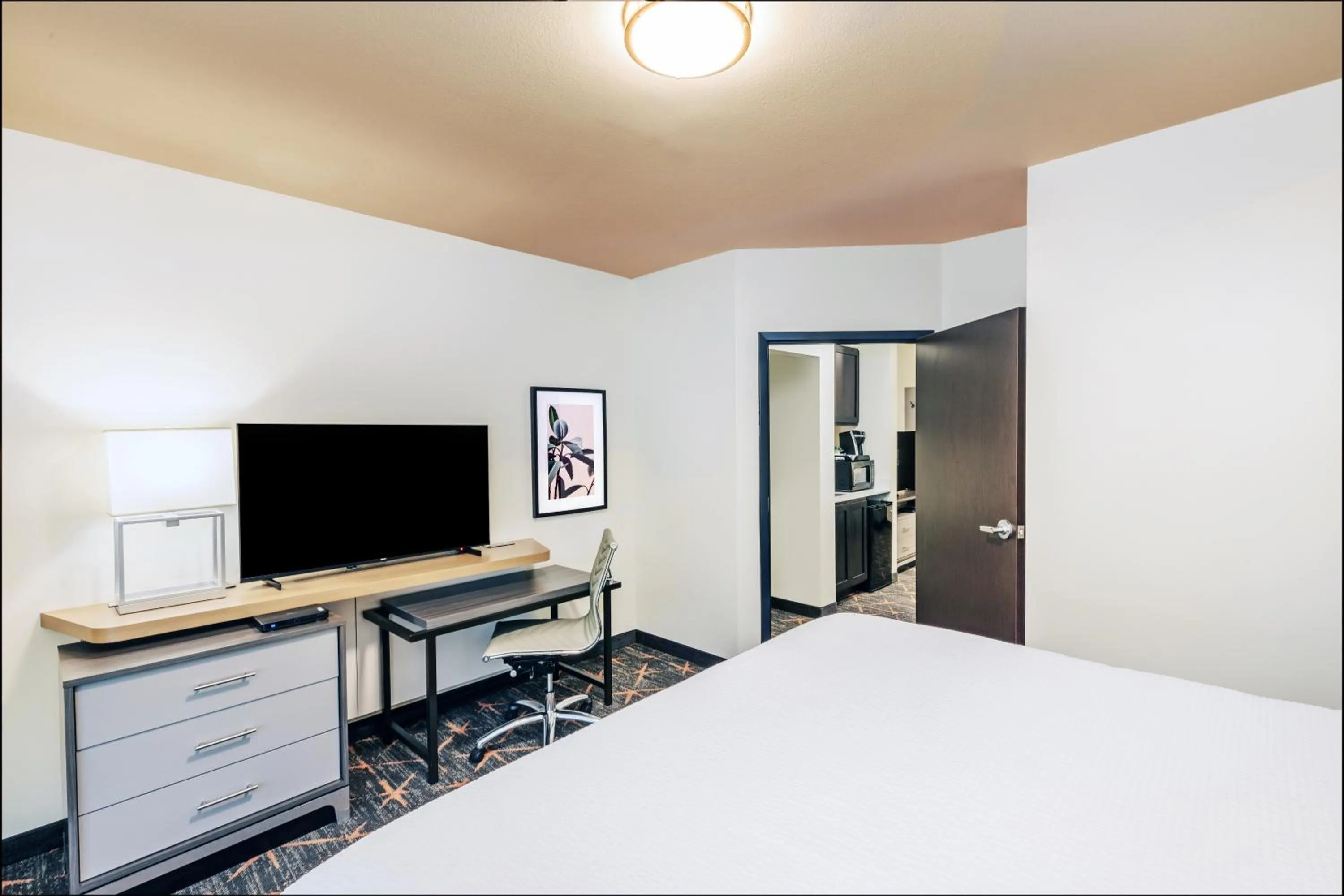 Bedroom, Bed in Holiday Inn & Suites Stillwater-University West by IHG