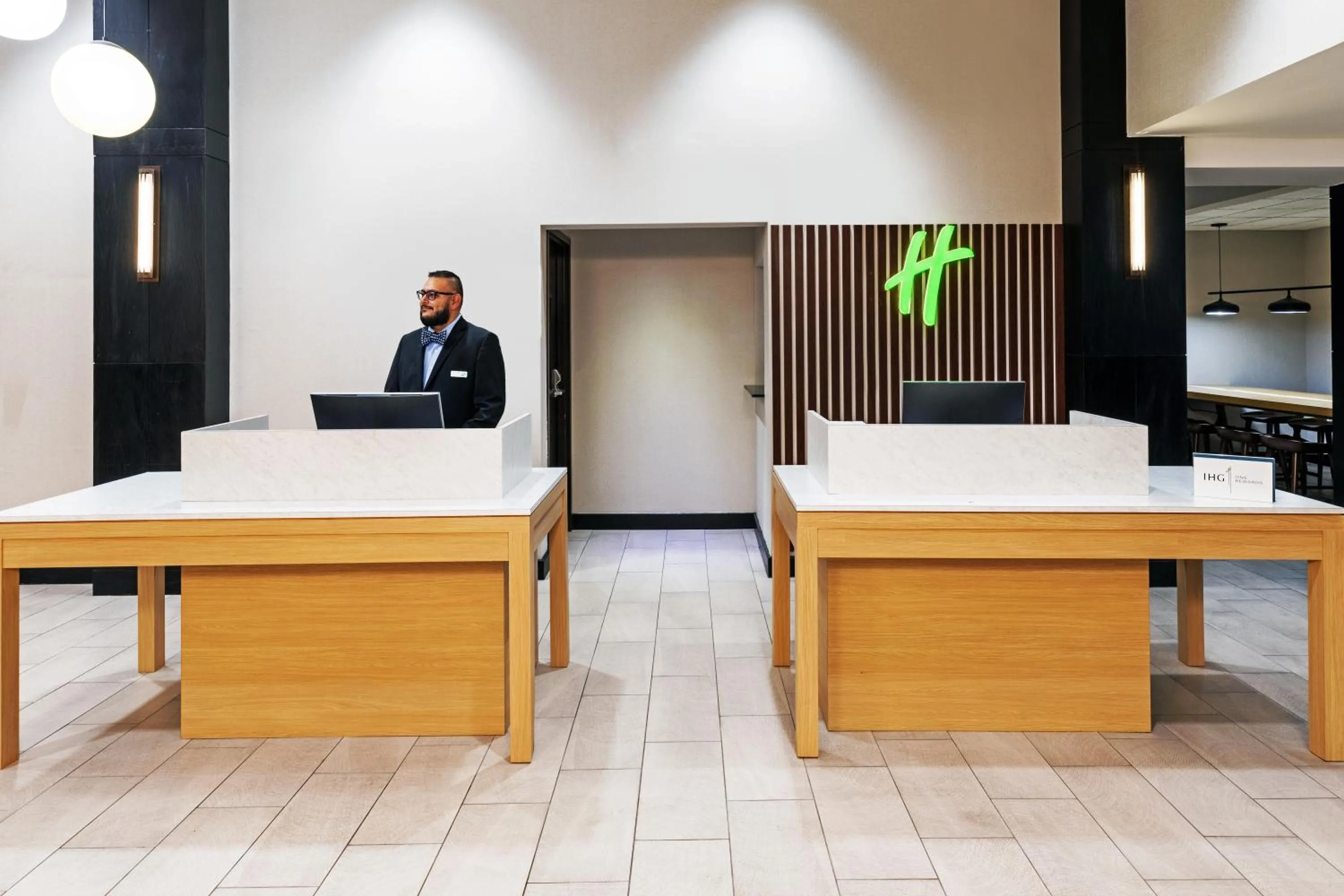 Lobby or reception in Holiday Inn & Suites Stillwater-University West by IHG