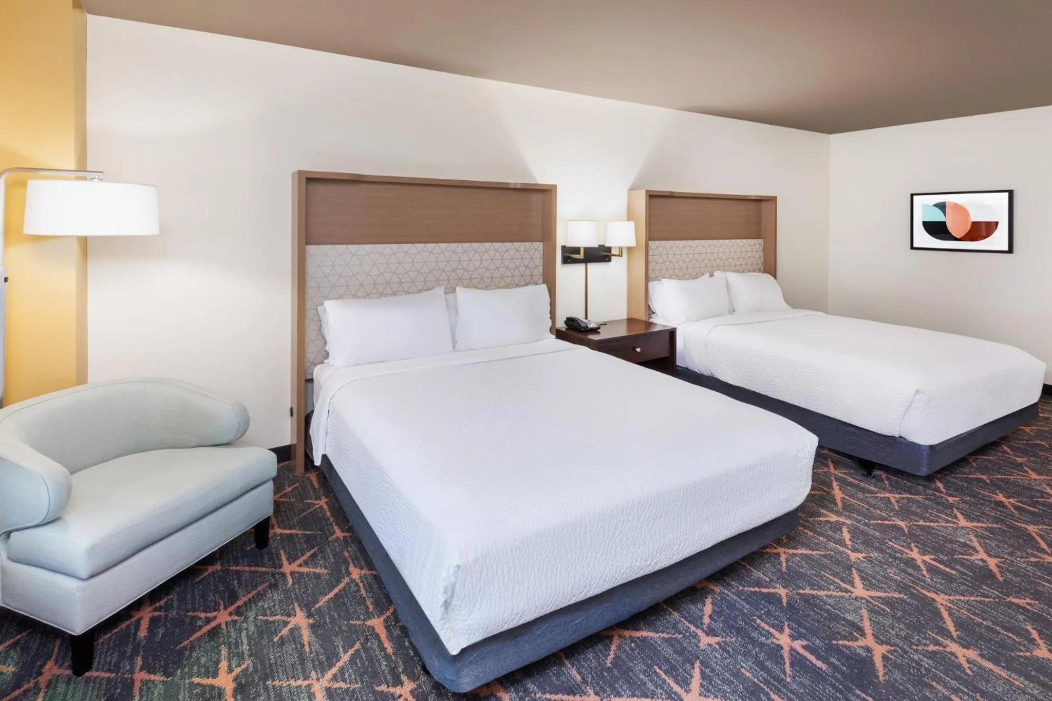 Photo of the whole room, Bed in Holiday Inn & Suites Stillwater-University West by IHG