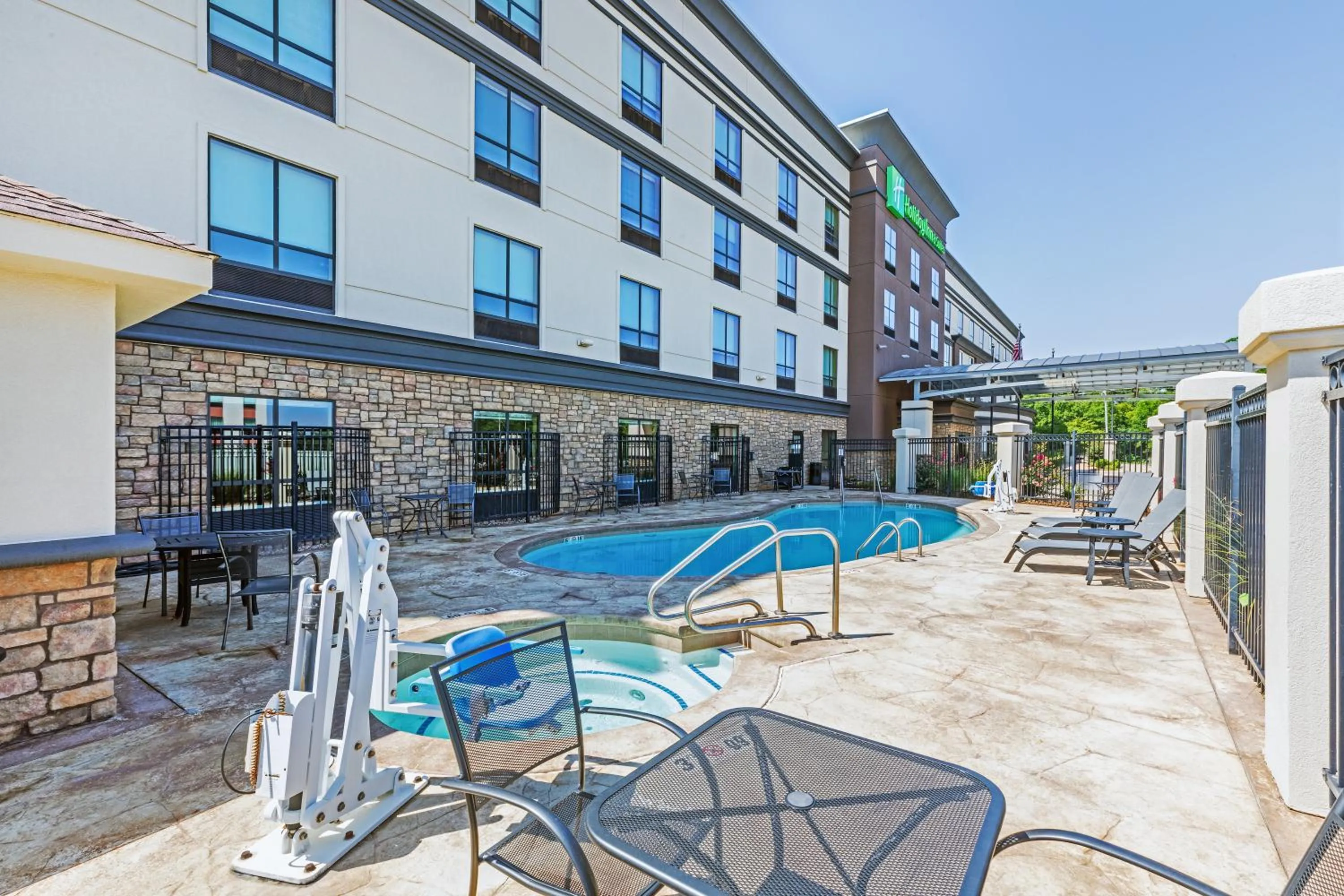 Swimming pool in Holiday Inn & Suites Stillwater-University West by IHG