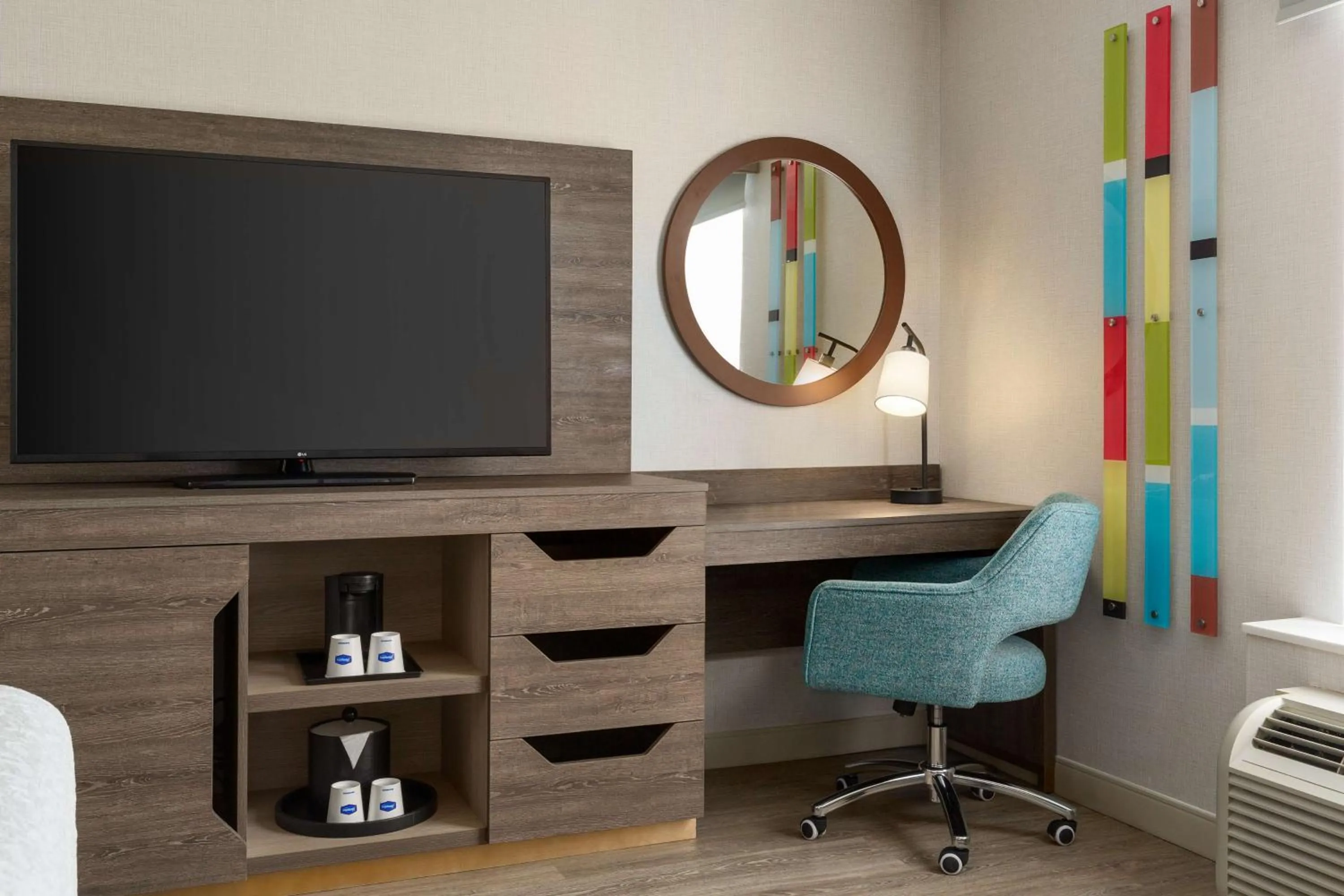 Bedroom in Hampton Inn by Hilton Napanee