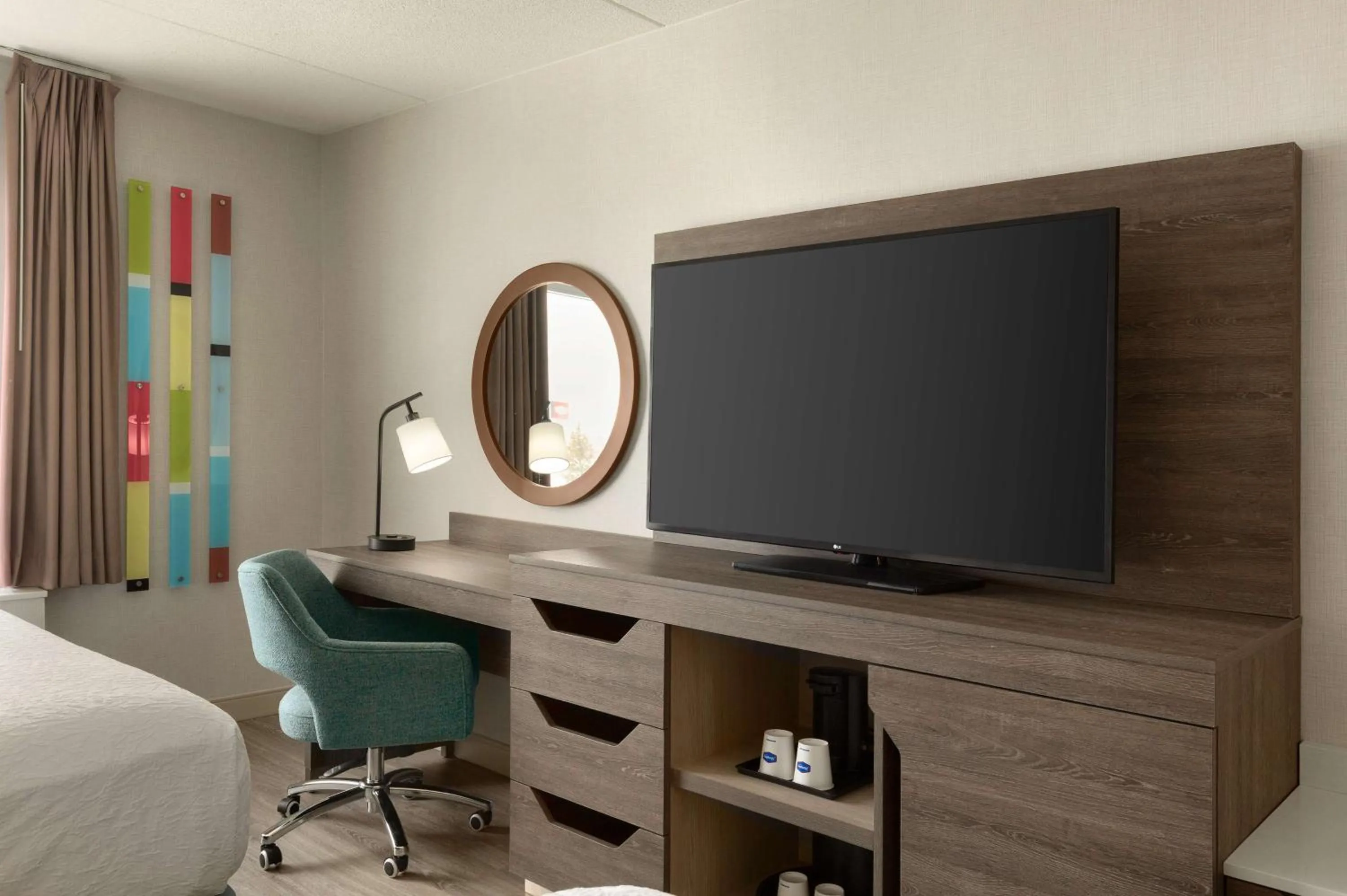 Bedroom, Bed in Hampton Inn by Hilton Napanee