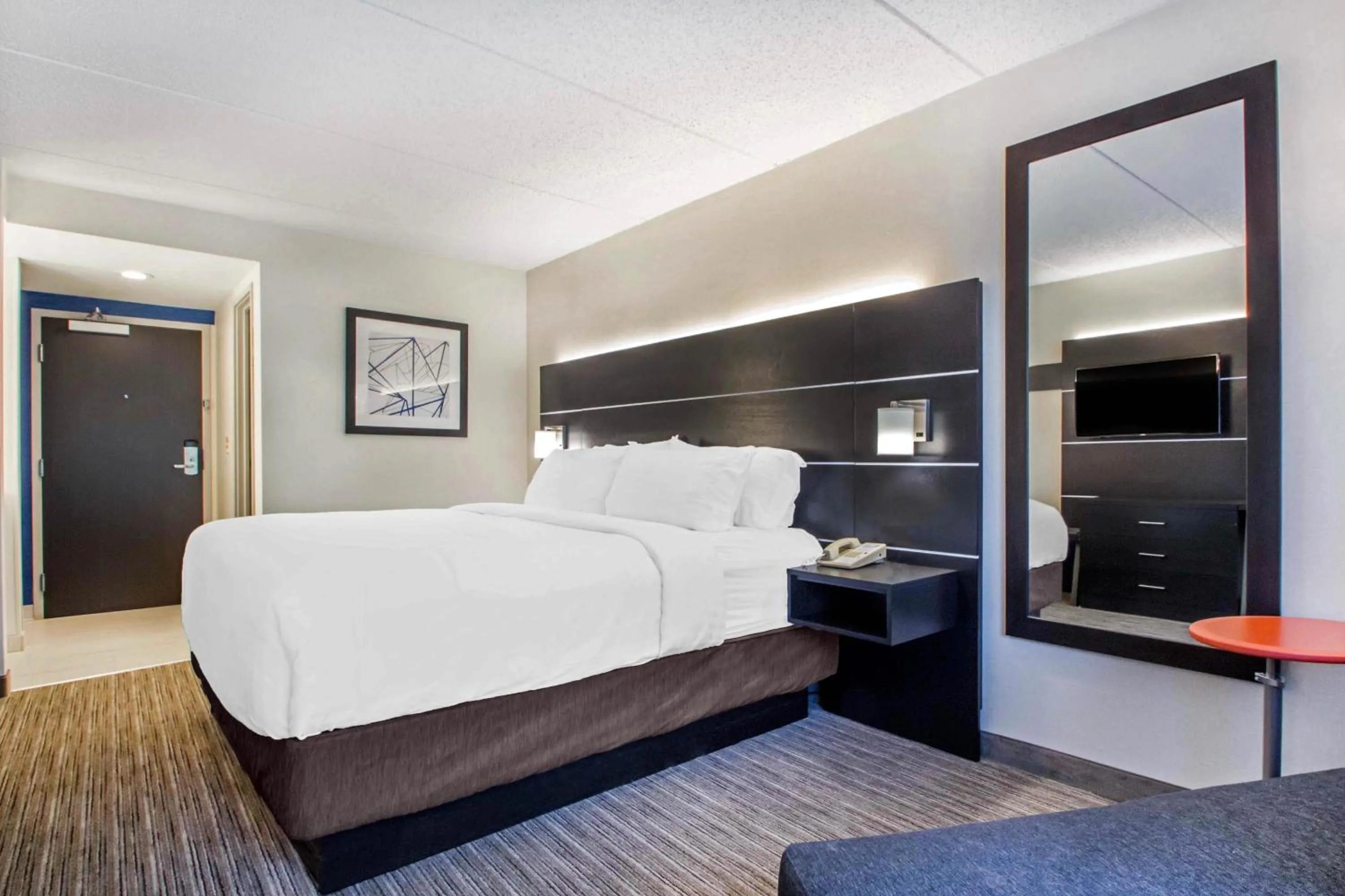 Photo of the whole room, Bed in Holiday Inn Express & Suites - Albany Airport - Wolf Road by IHG
