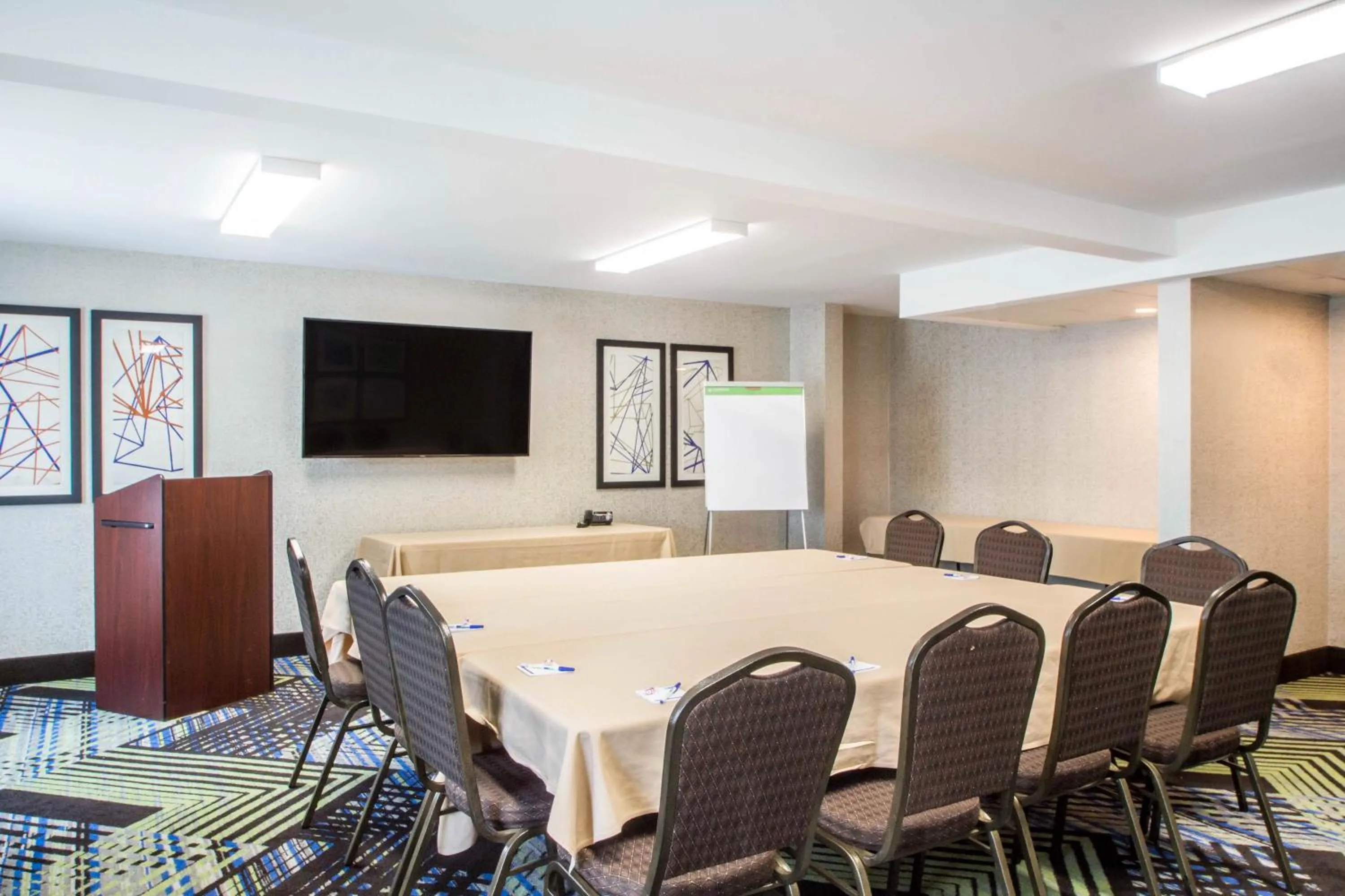 Meeting/conference room in Holiday Inn Express & Suites - Albany Airport - Wolf Road by IHG