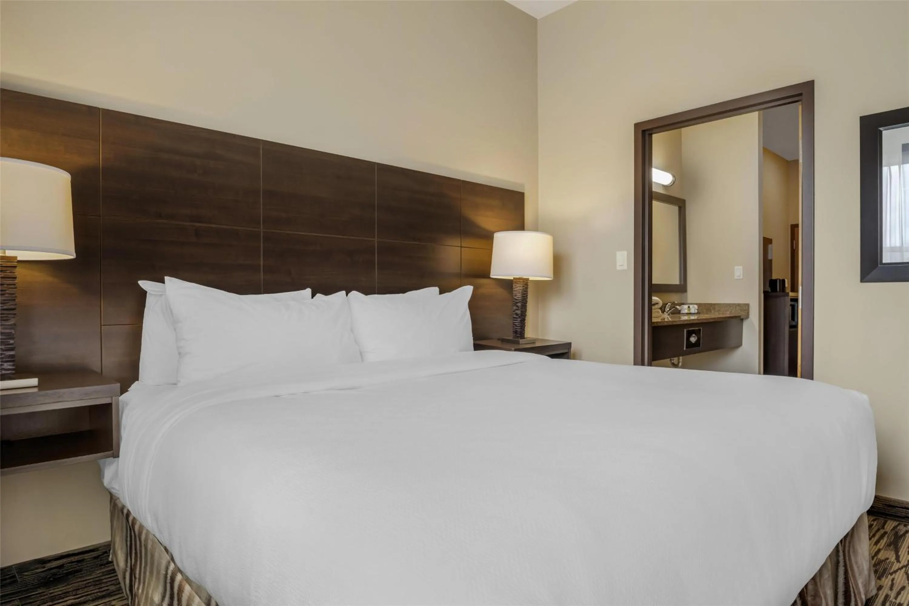 Bedroom, Bed in Best Western Plus Bridgewater Hotel & Convention Centre
