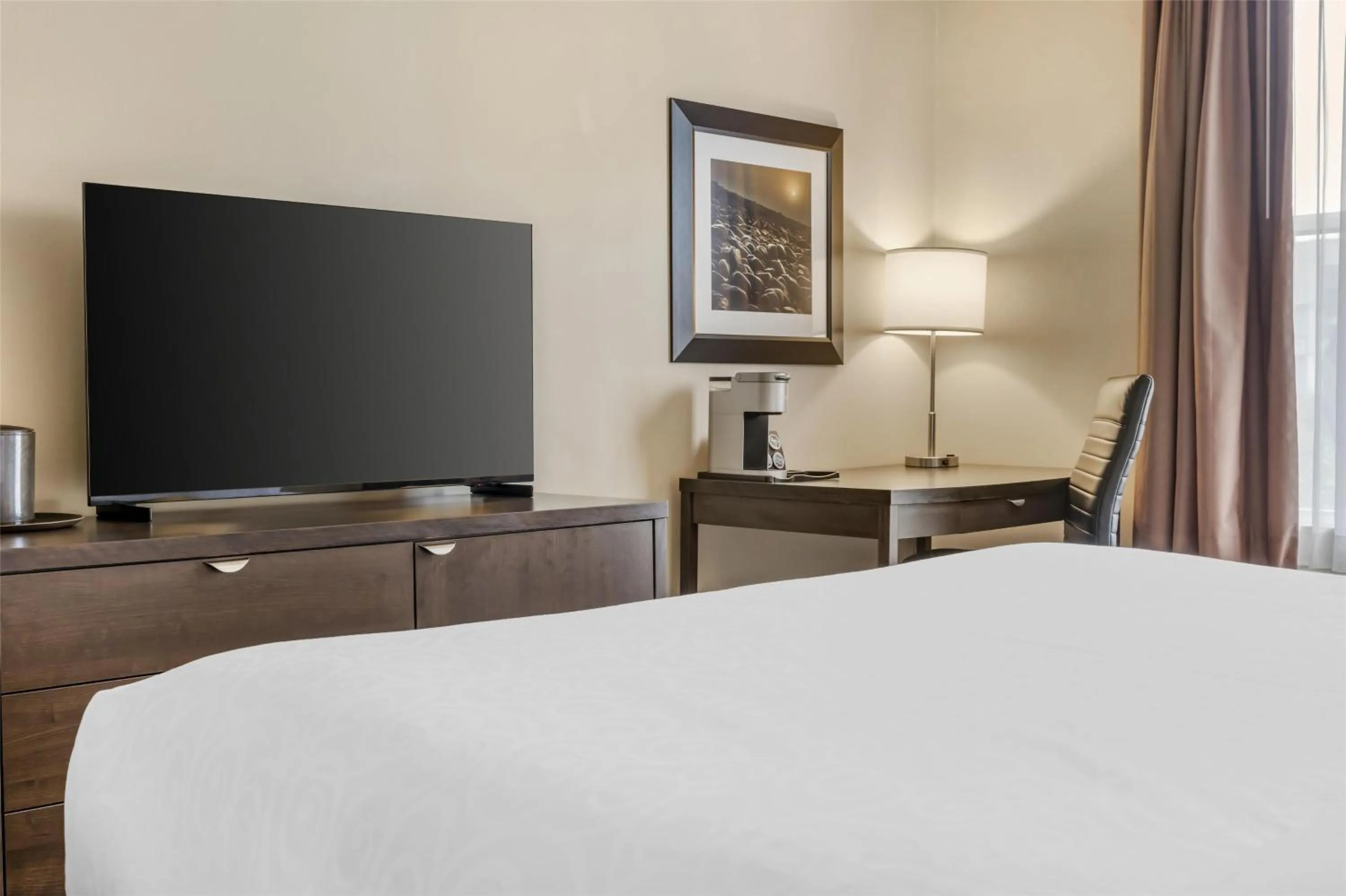 Bedroom, Bed in Best Western Plus Bridgewater Hotel & Convention Centre
