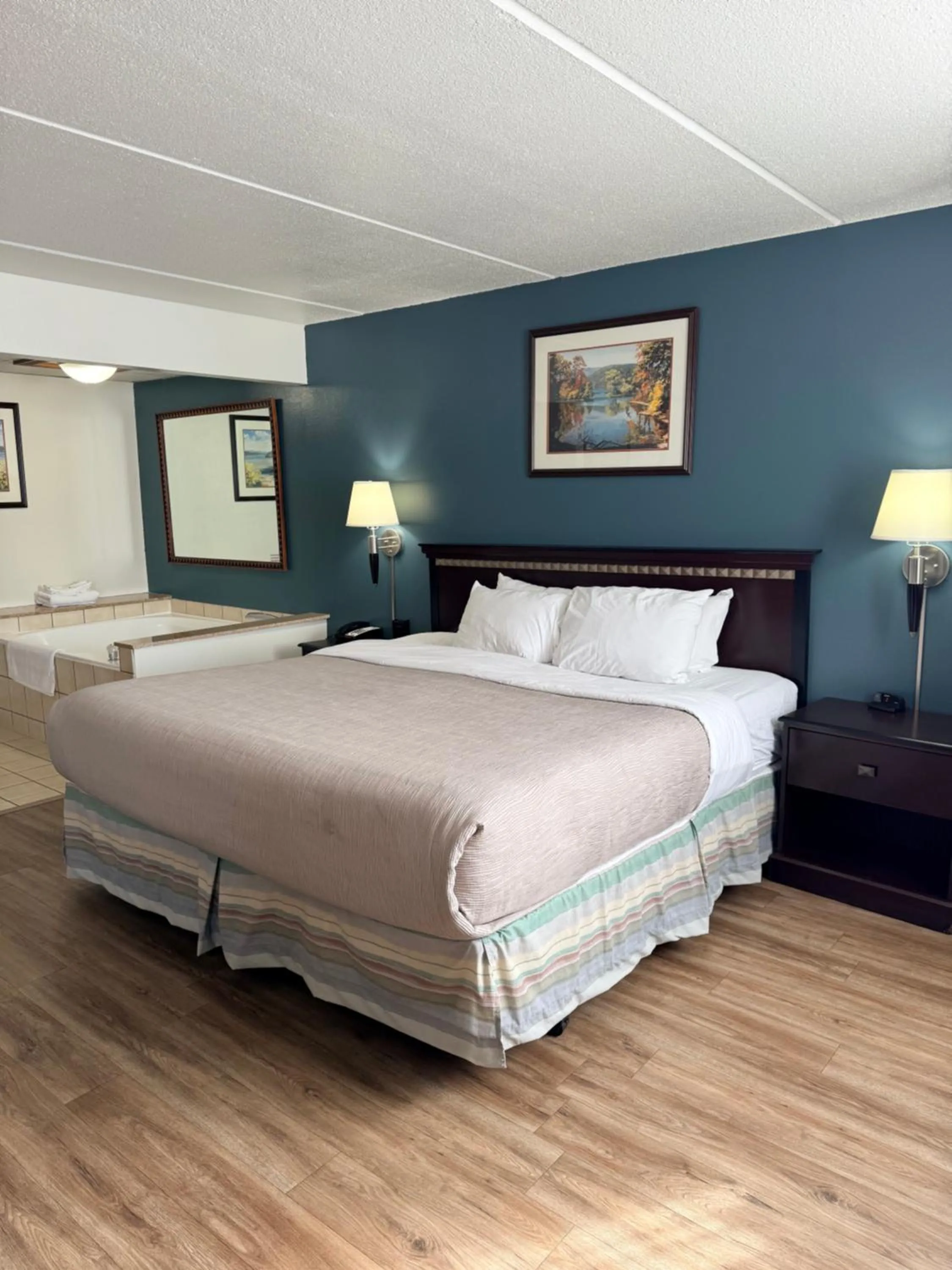 Bed in Quality Inn & Suites Black River Falls I-94