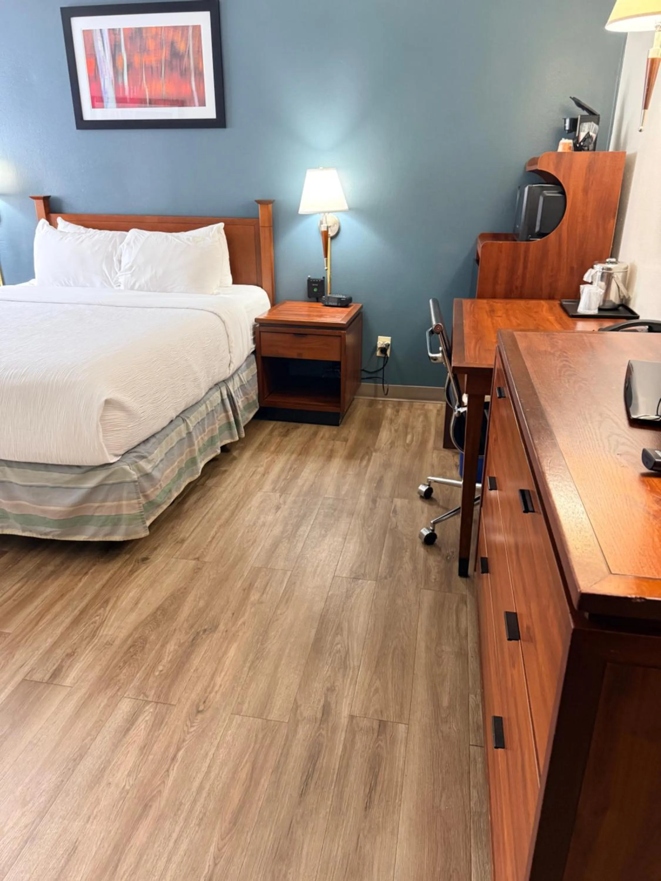 Bed in Quality Inn & Suites Black River Falls I-94