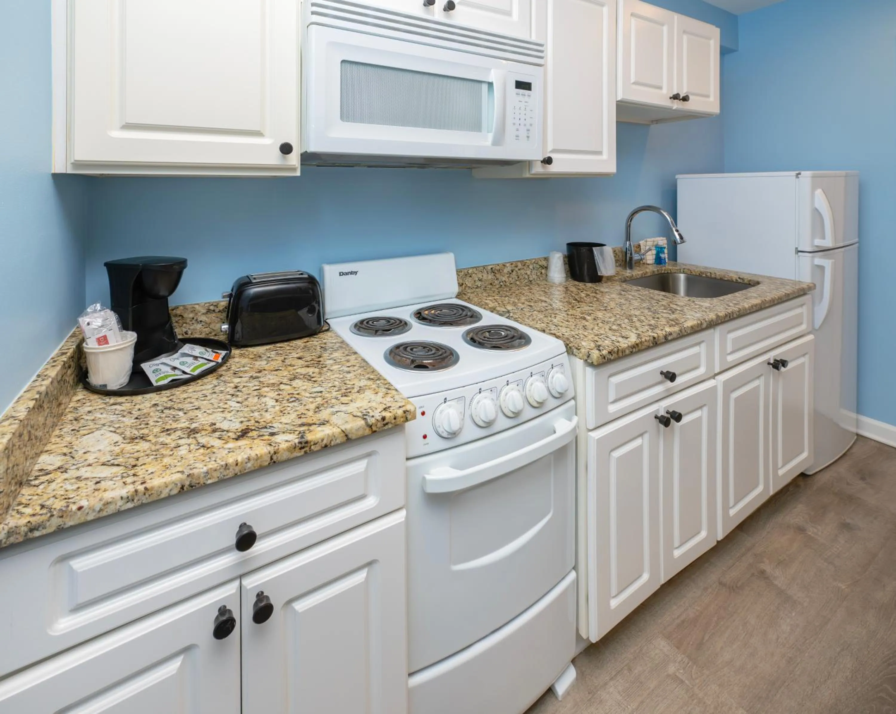 Kitchen or kitchenette in Commander Beach House Hotel